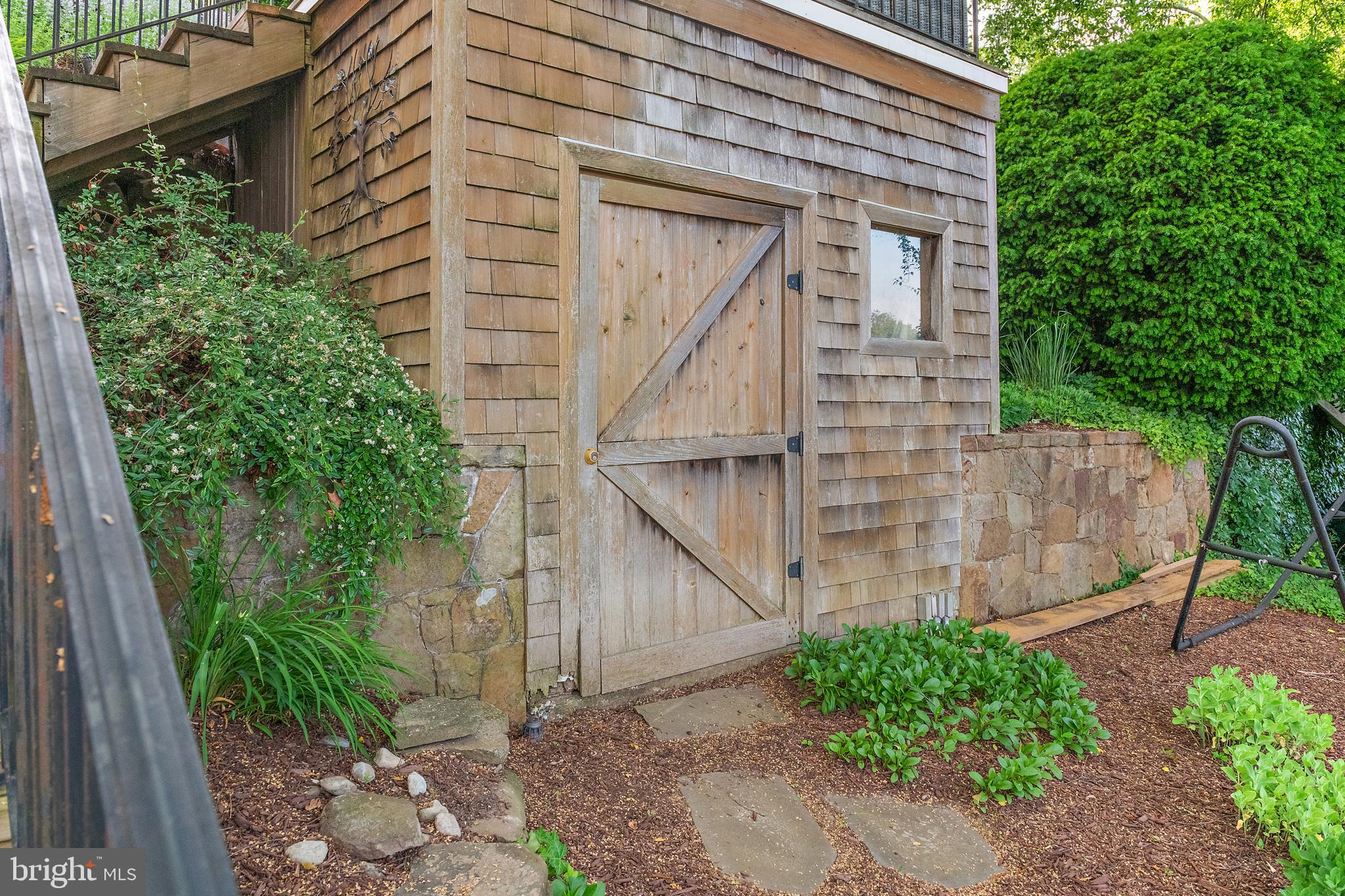 1210 SEVERNVIEW DRIVE