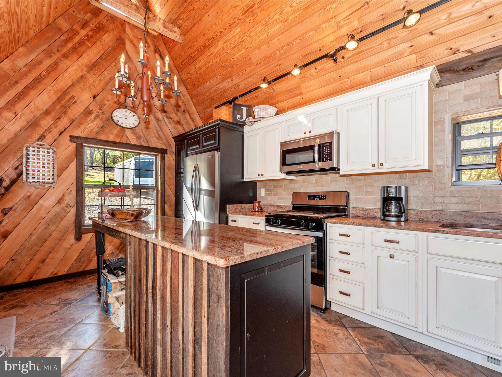 7819 FRIENDS CREEK ROAD
