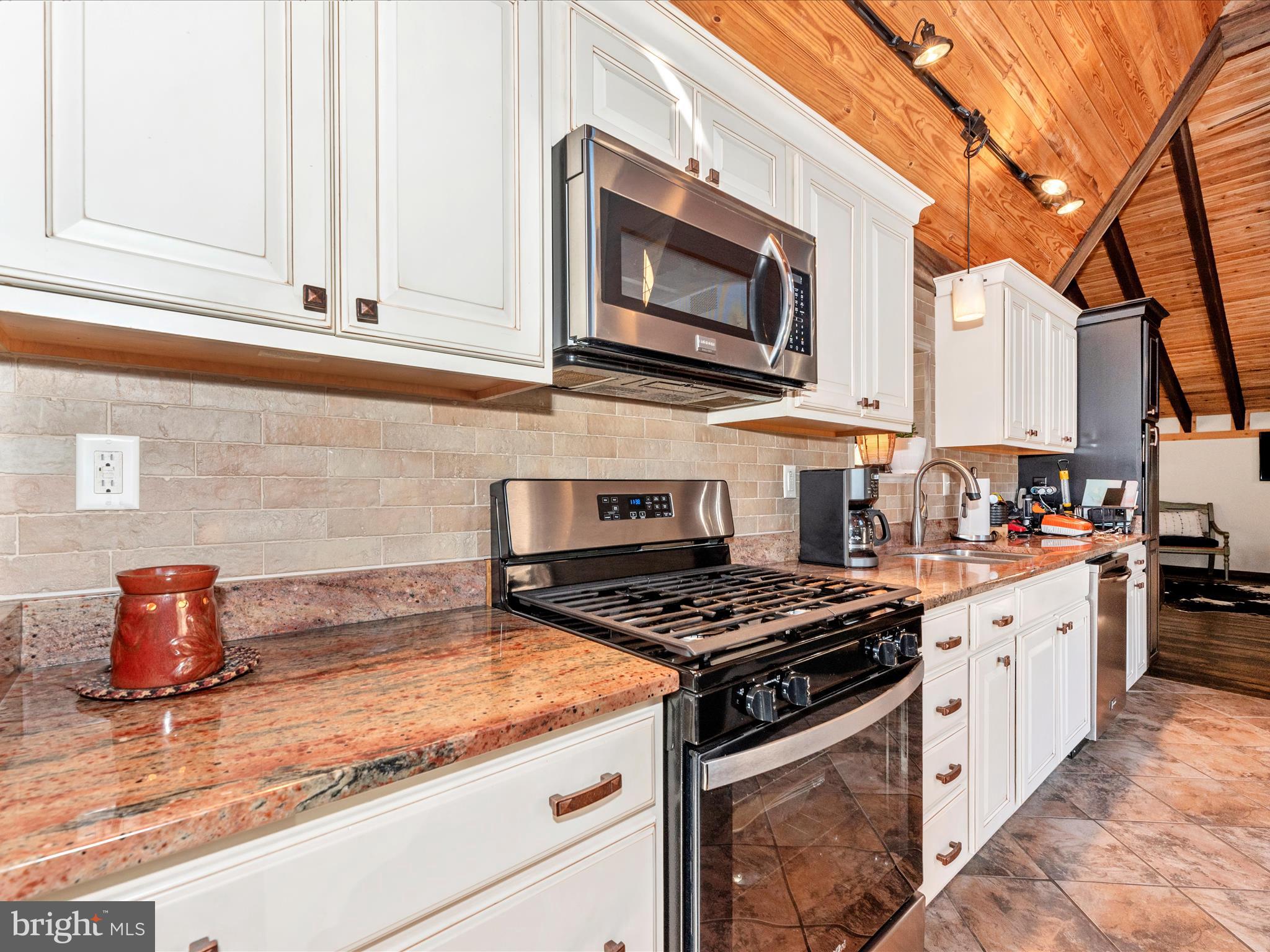 7819 FRIENDS CREEK ROAD