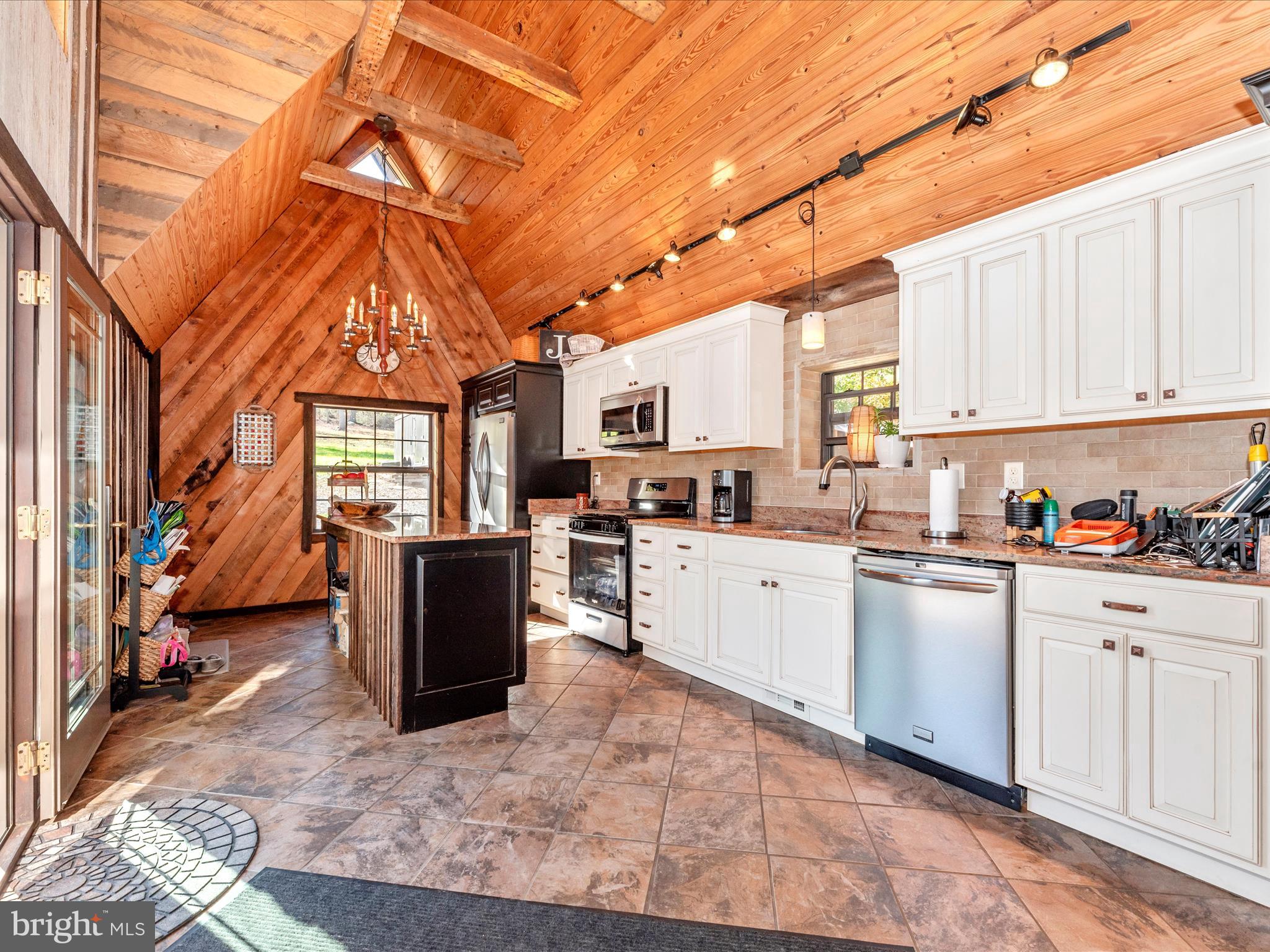 7819 FRIENDS CREEK ROAD