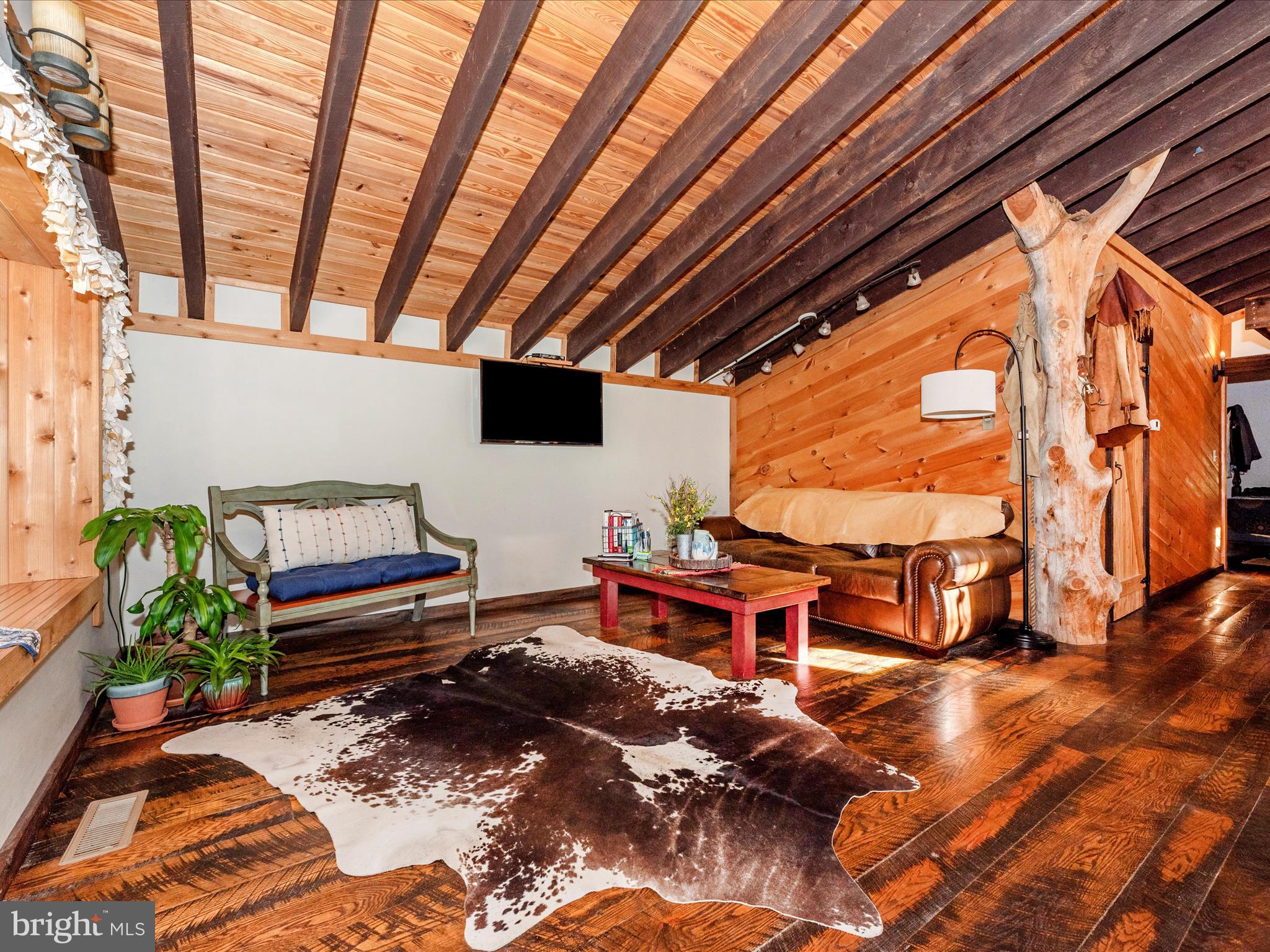 7819 FRIENDS CREEK ROAD