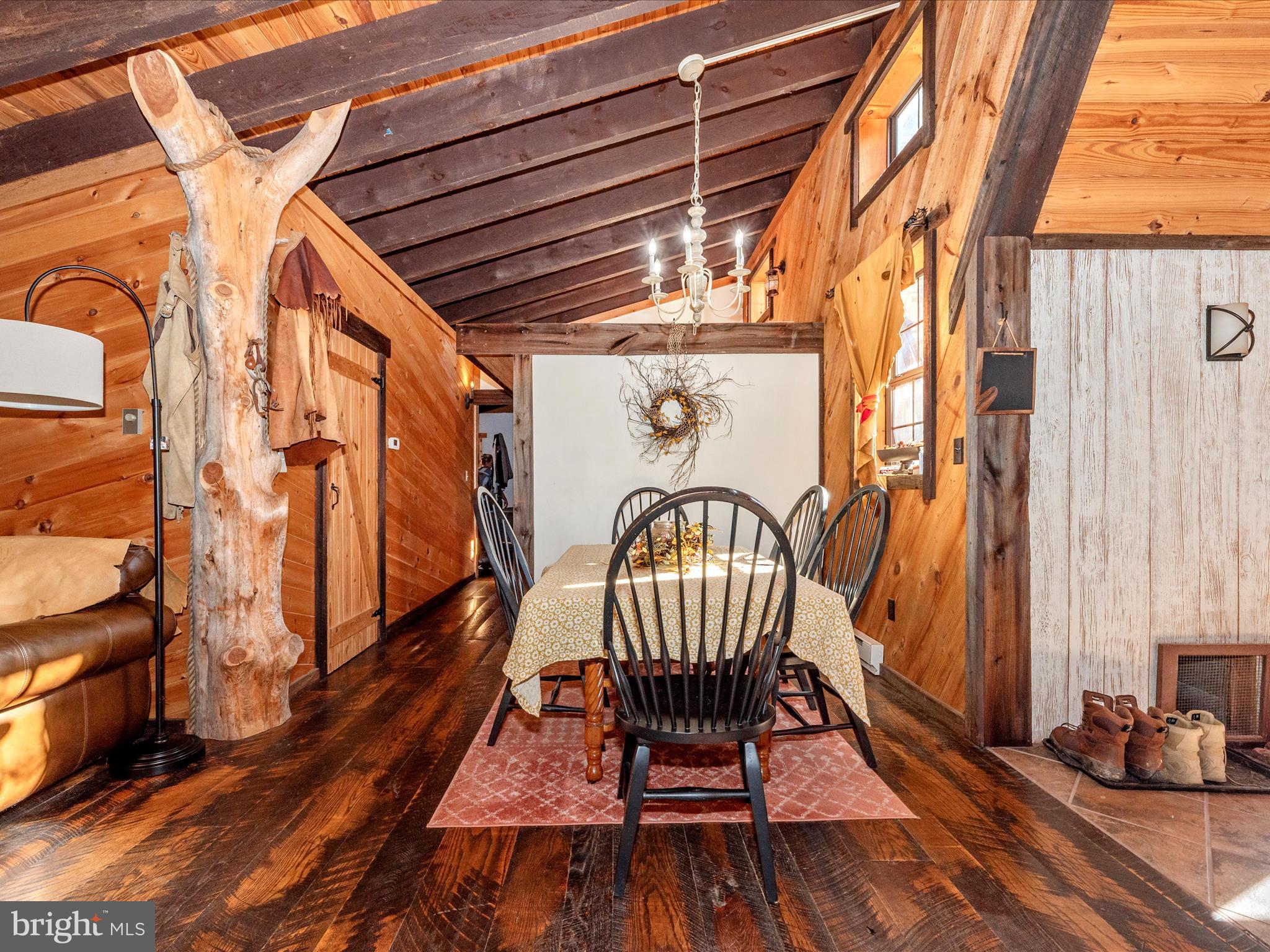 7819 FRIENDS CREEK ROAD