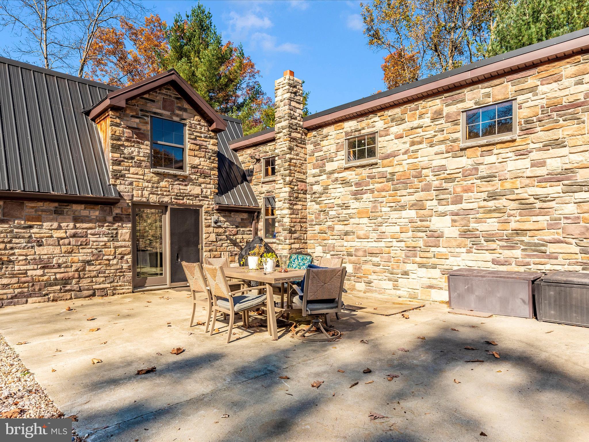 7819 FRIENDS CREEK ROAD