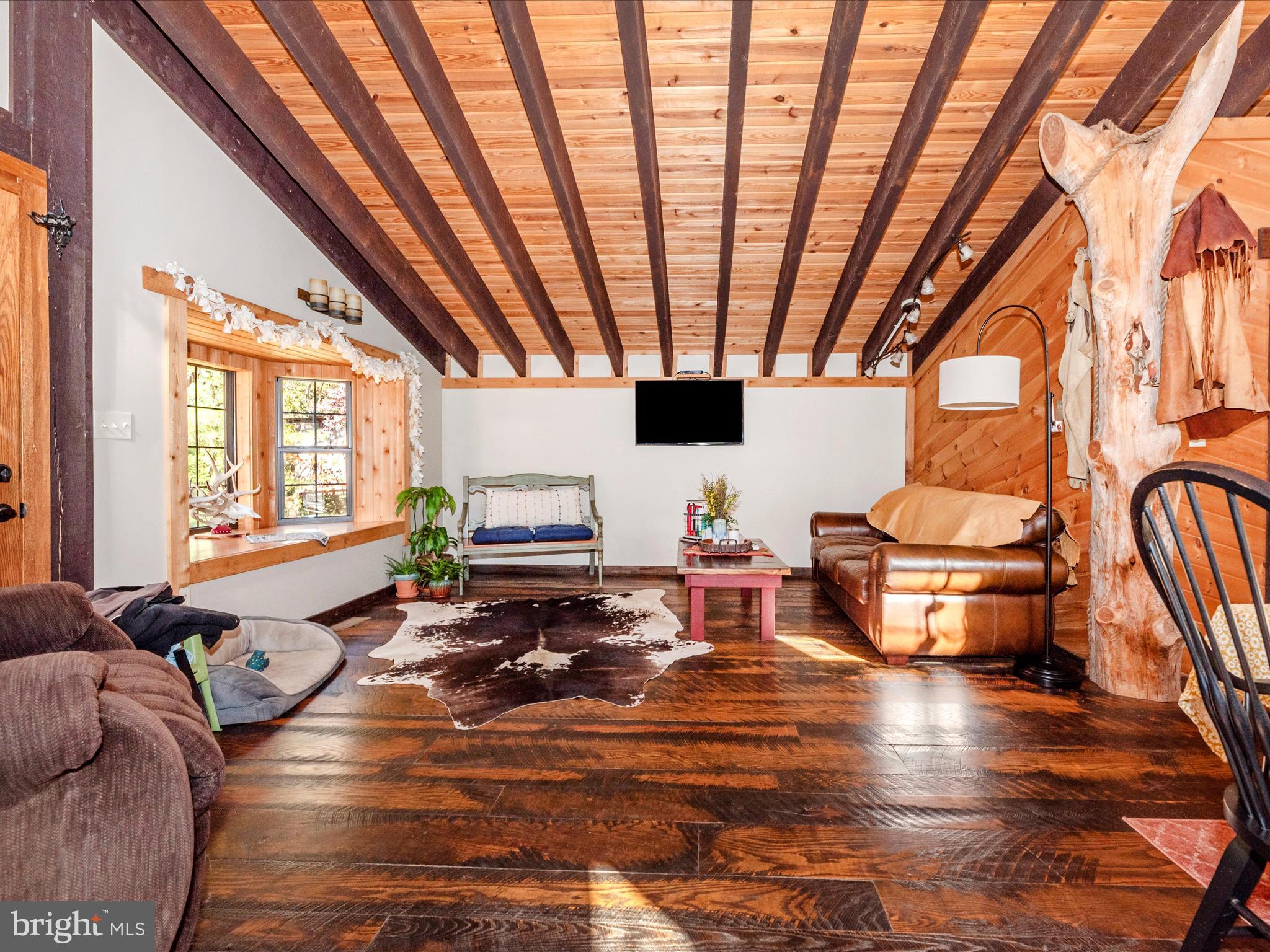 7819 FRIENDS CREEK ROAD