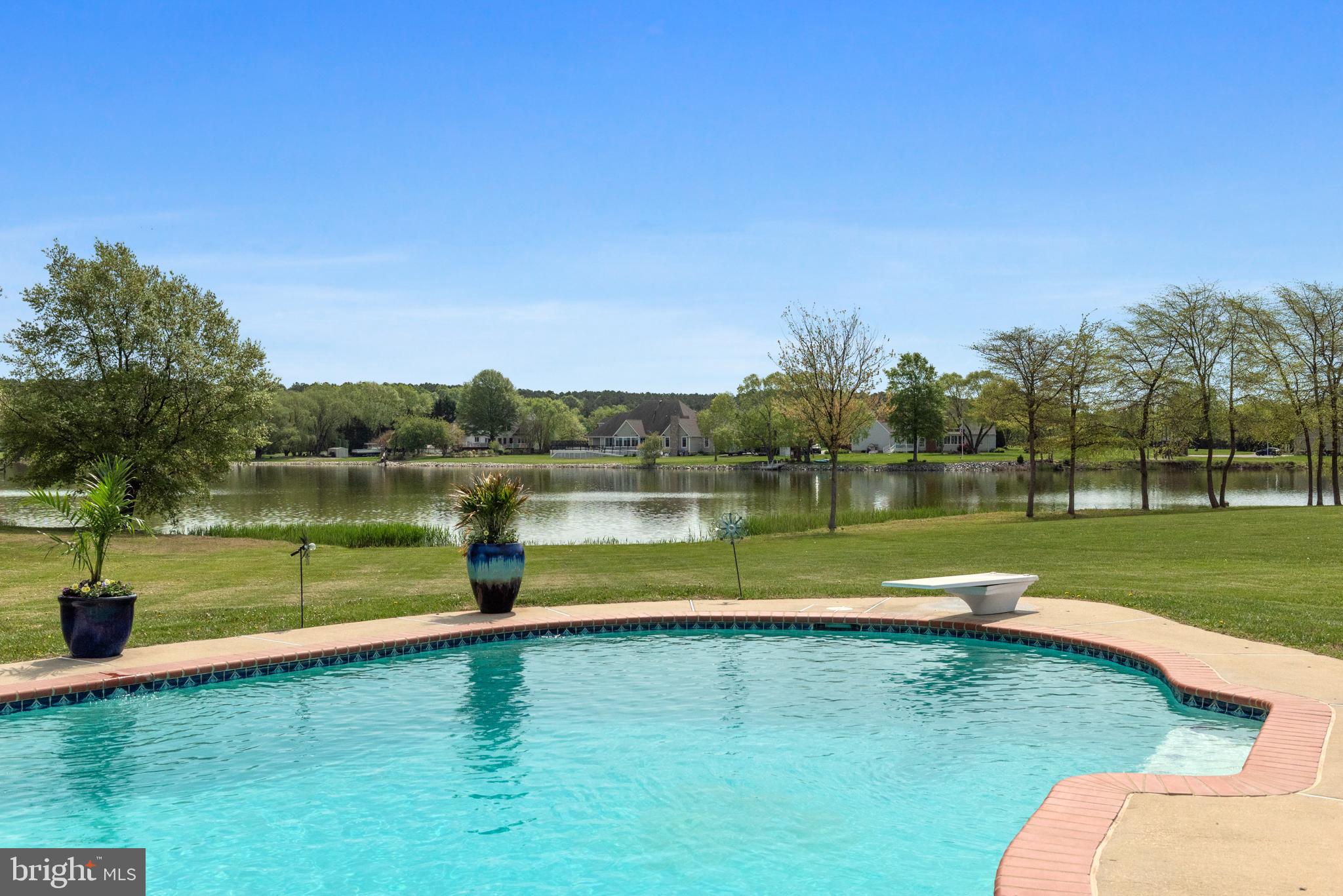 321 S LAKE DRIVE