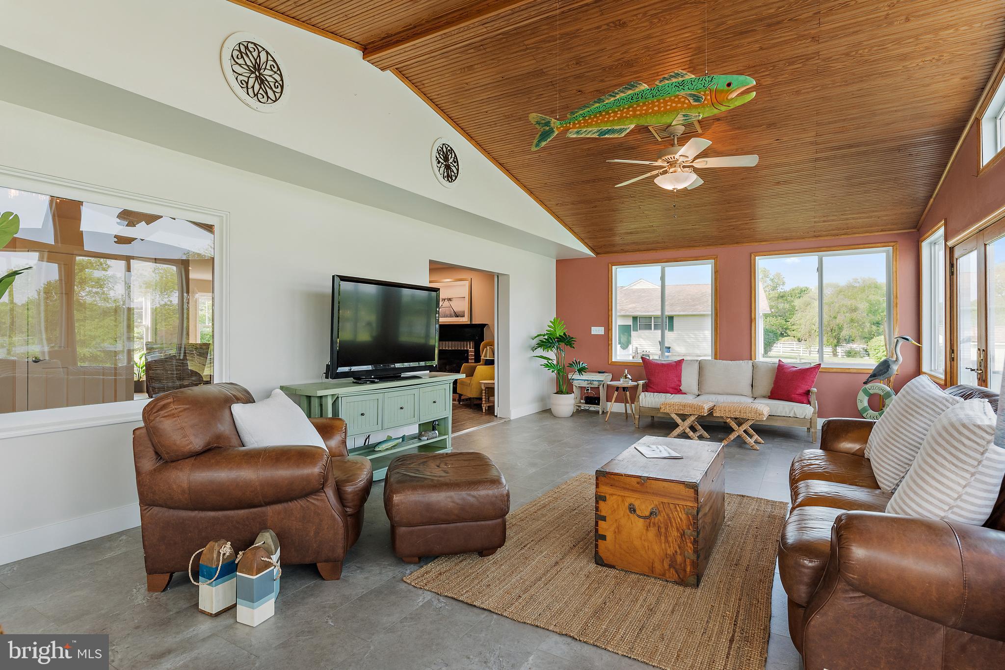 321 S LAKE DRIVE
