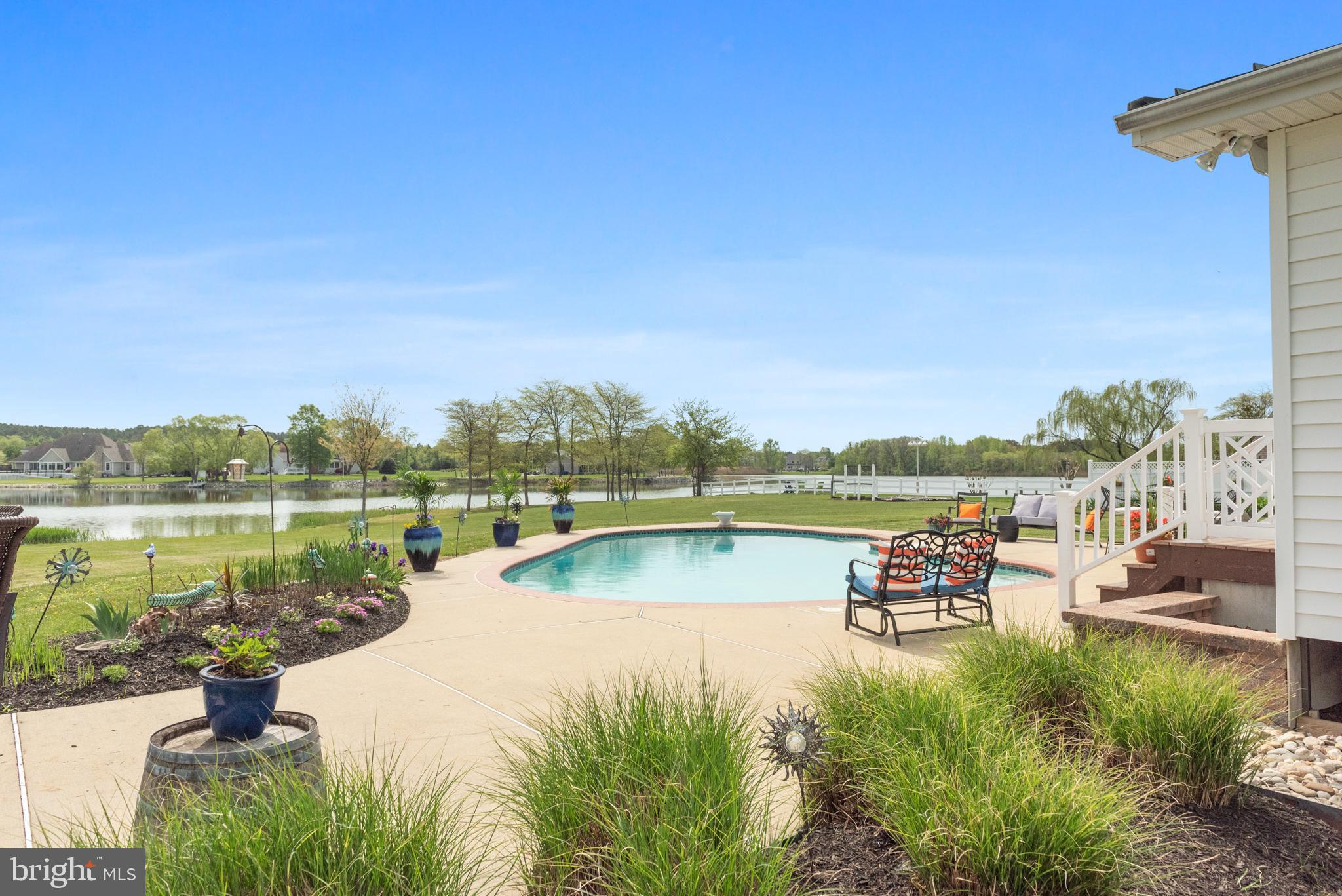 321 S LAKE DRIVE