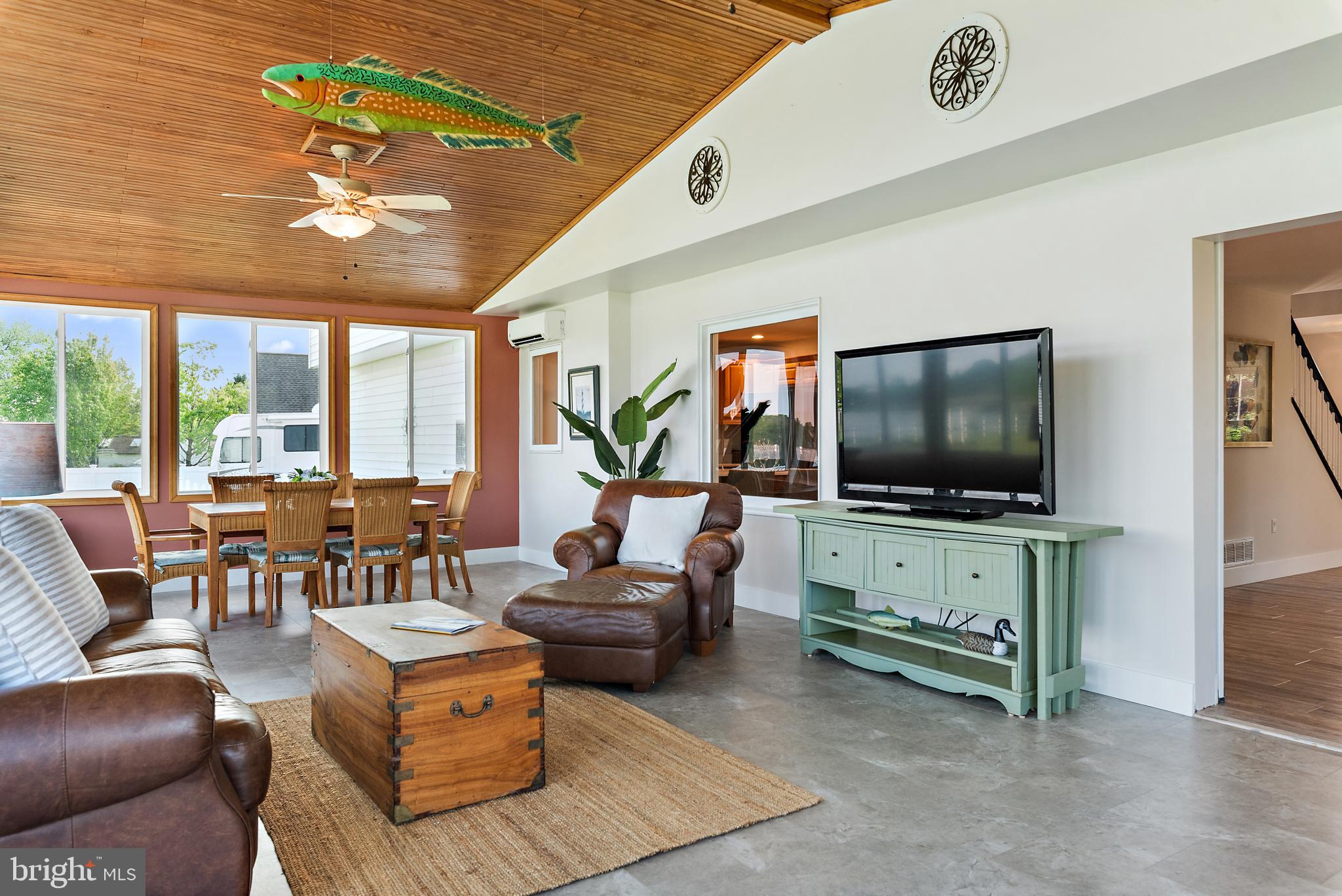 321 S LAKE DRIVE