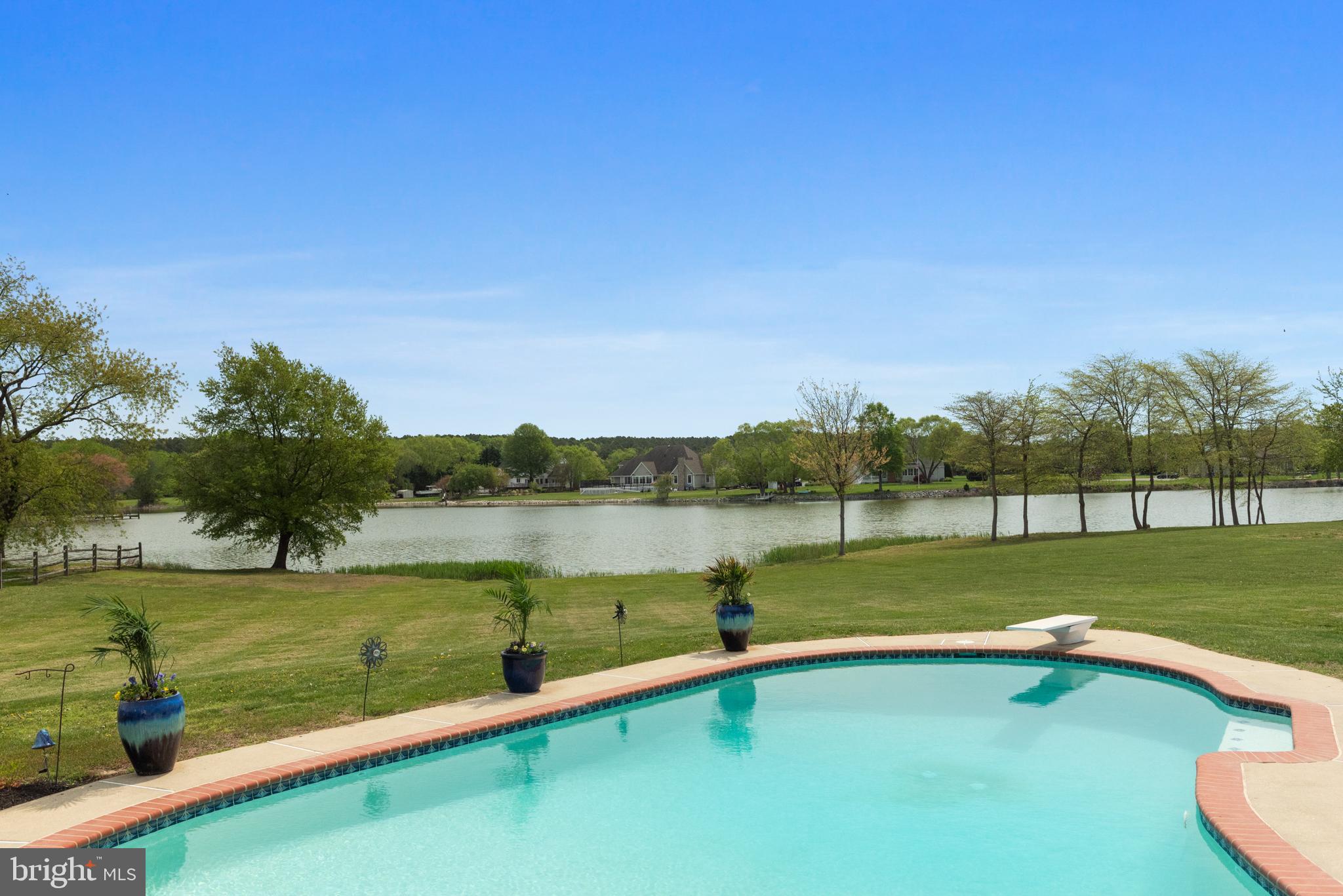 321 S LAKE DRIVE