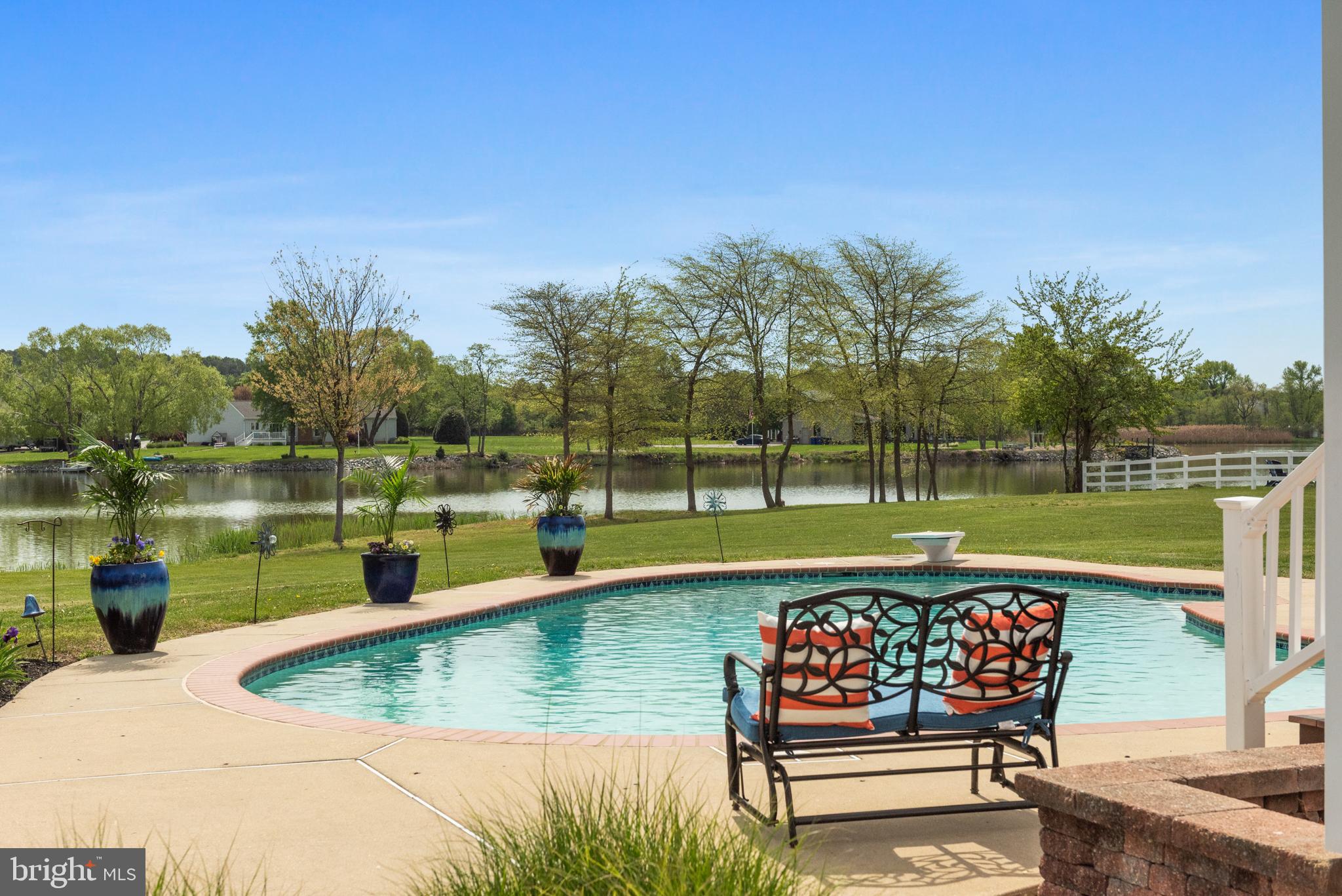 321 S LAKE DRIVE