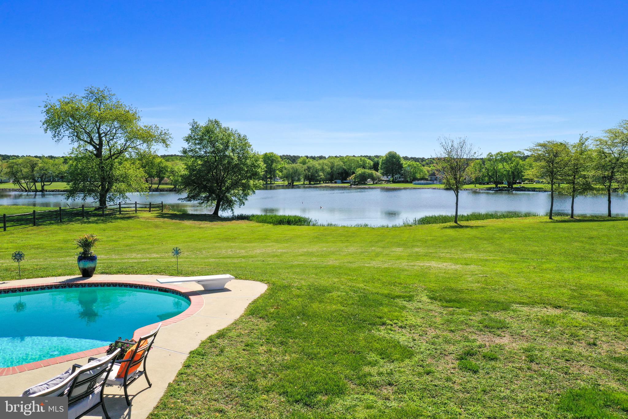 321 S LAKE DRIVE