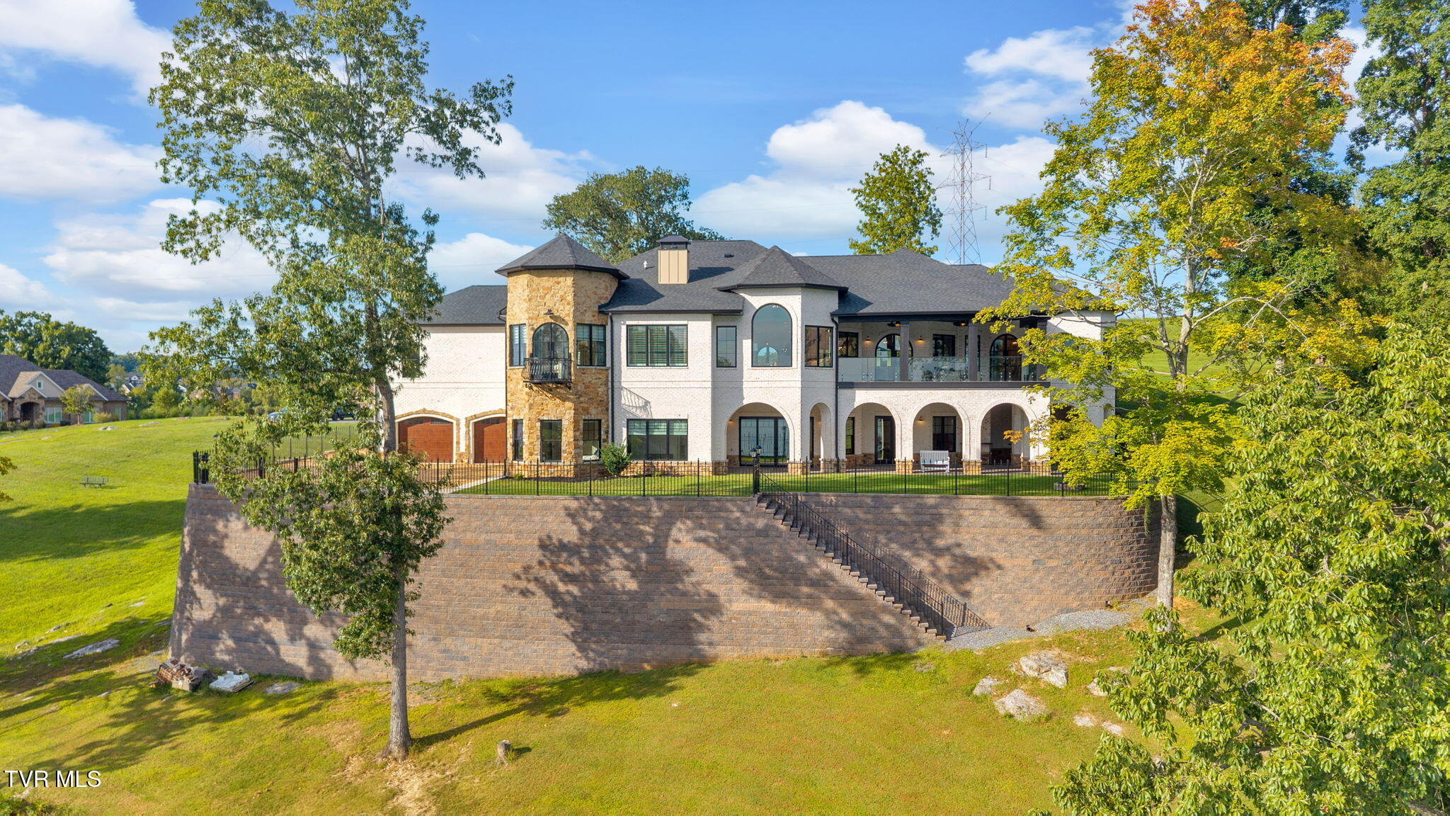 253 Forest Lane N