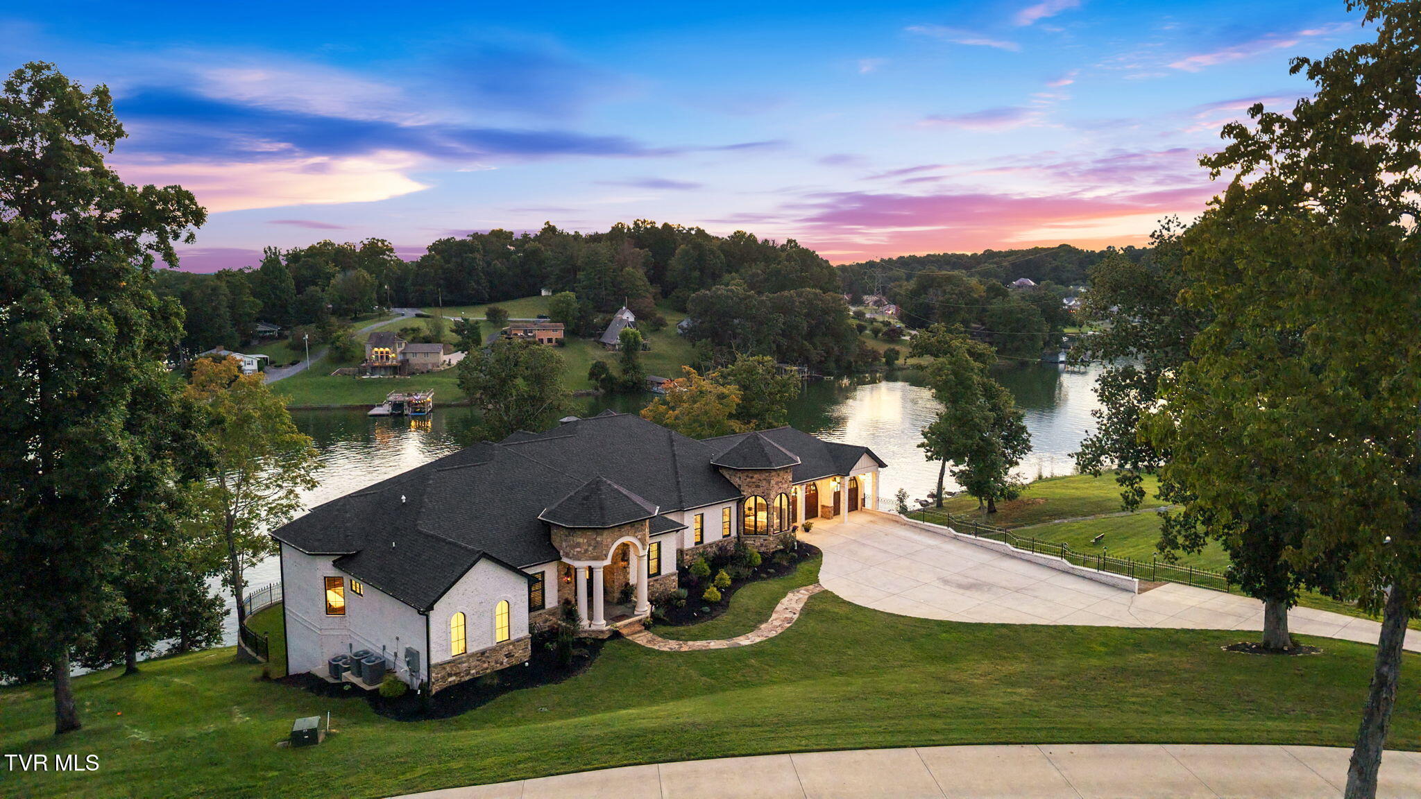 253 Forest Lane N