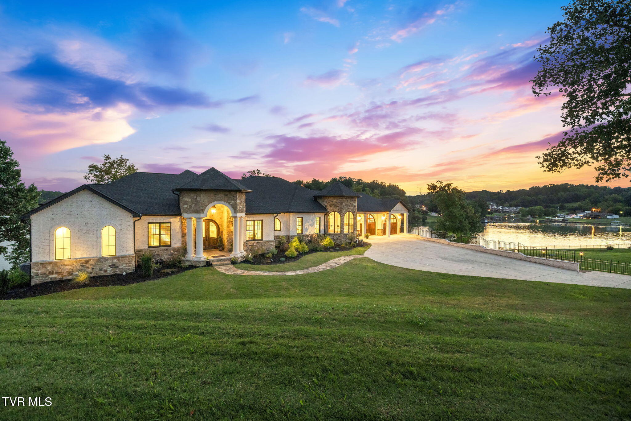 253 Forest Lane N