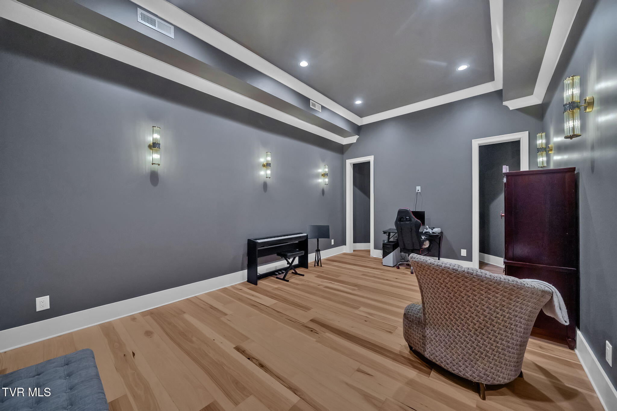 253 Forest Lane N