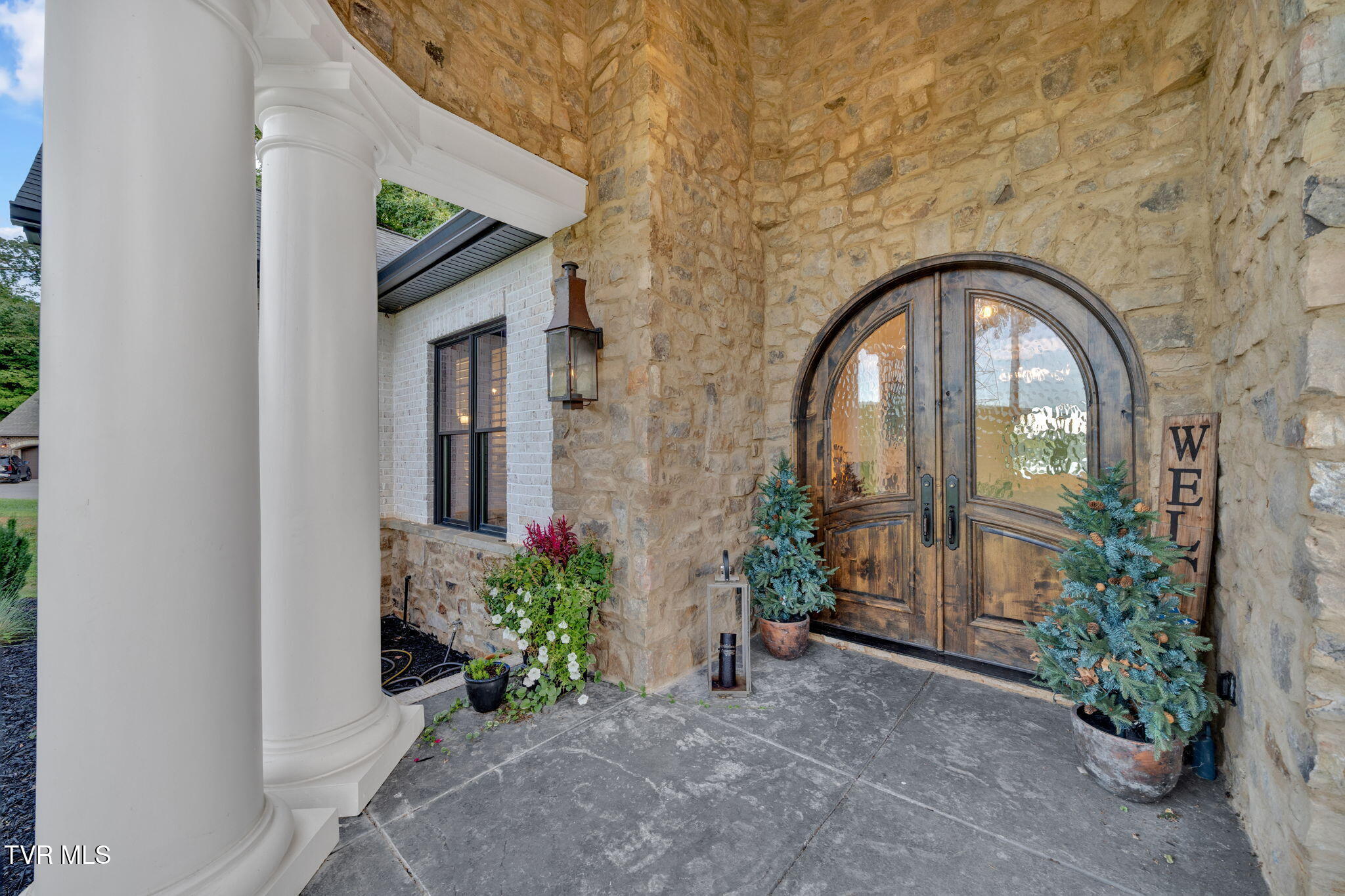 253 Forest Lane N