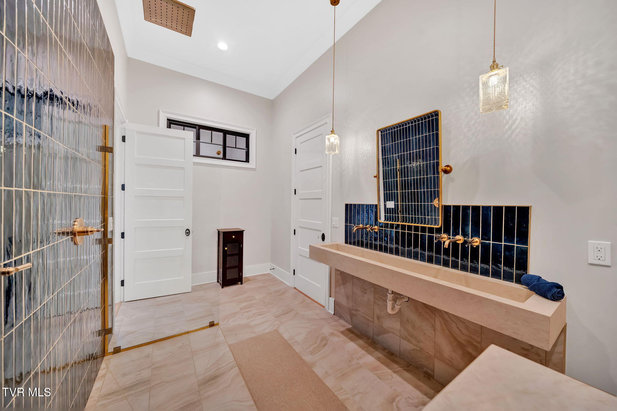 253 Forest Lane N