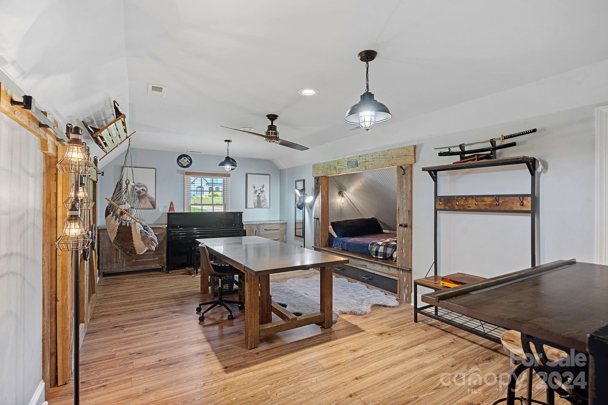 154 Queens Cove Road