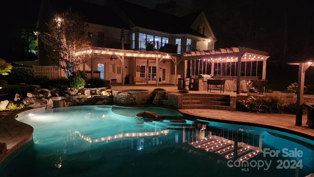 154 Queens Cove Road