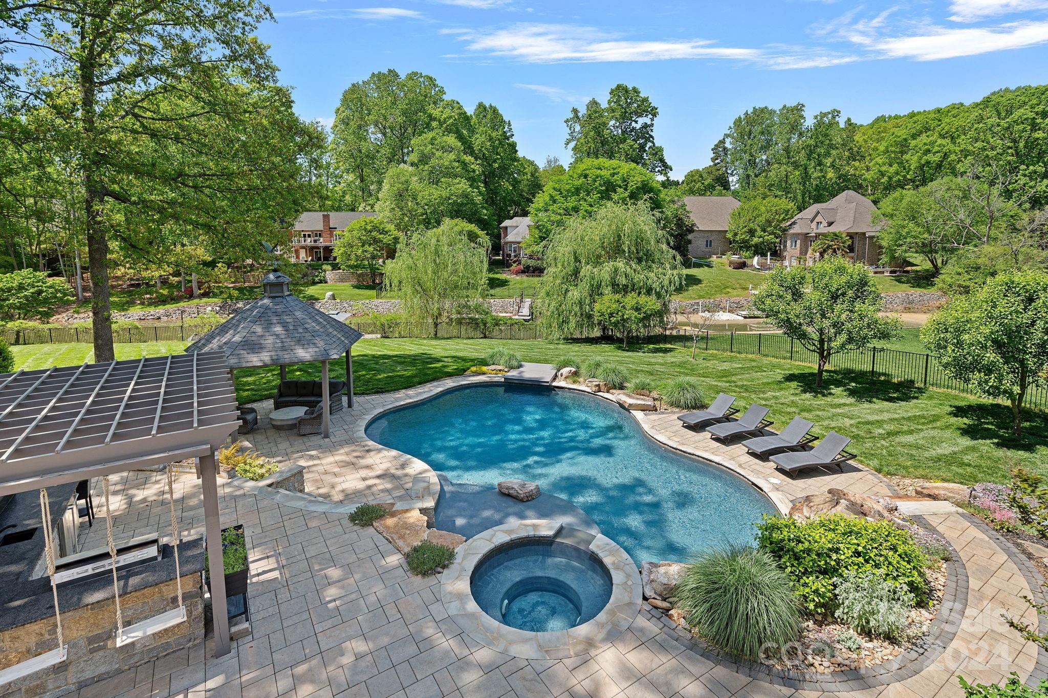 154 Queens Cove Road