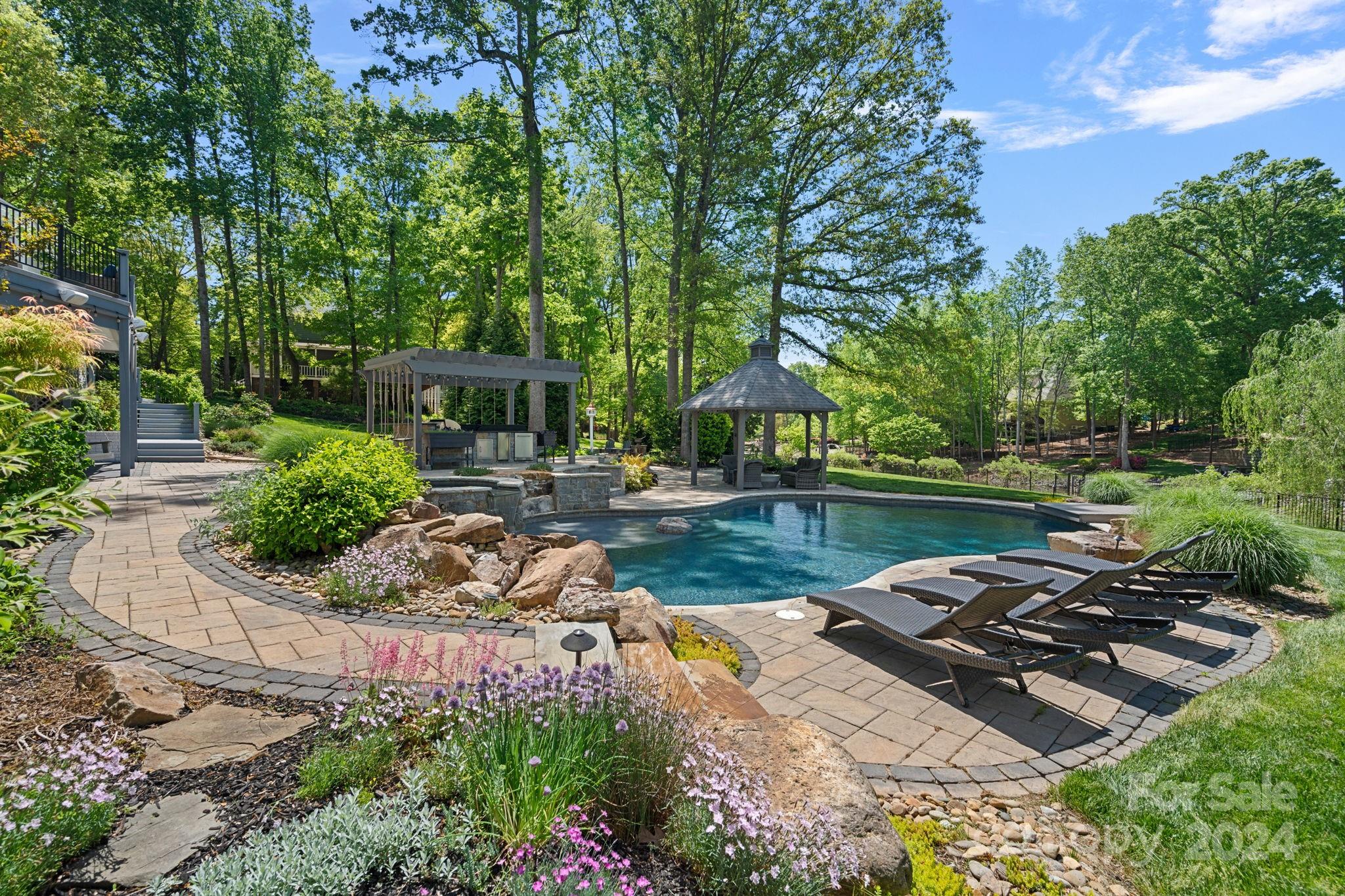154 Queens Cove Road