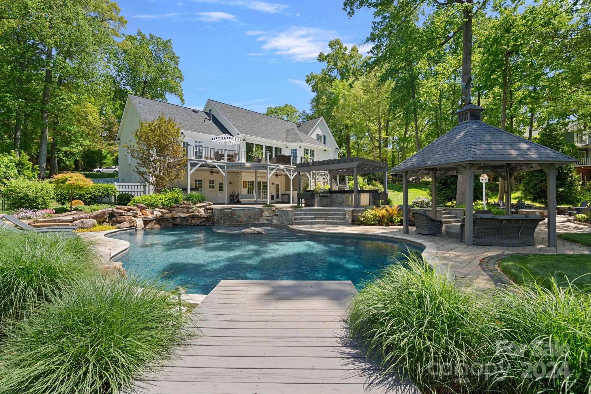 154 Queens Cove Road