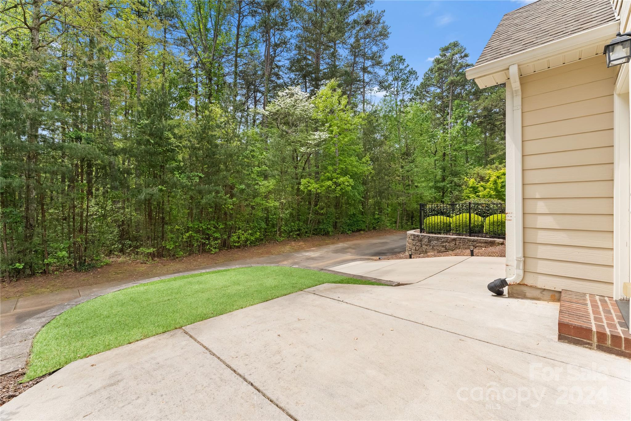 7934 Tigers Paw Road