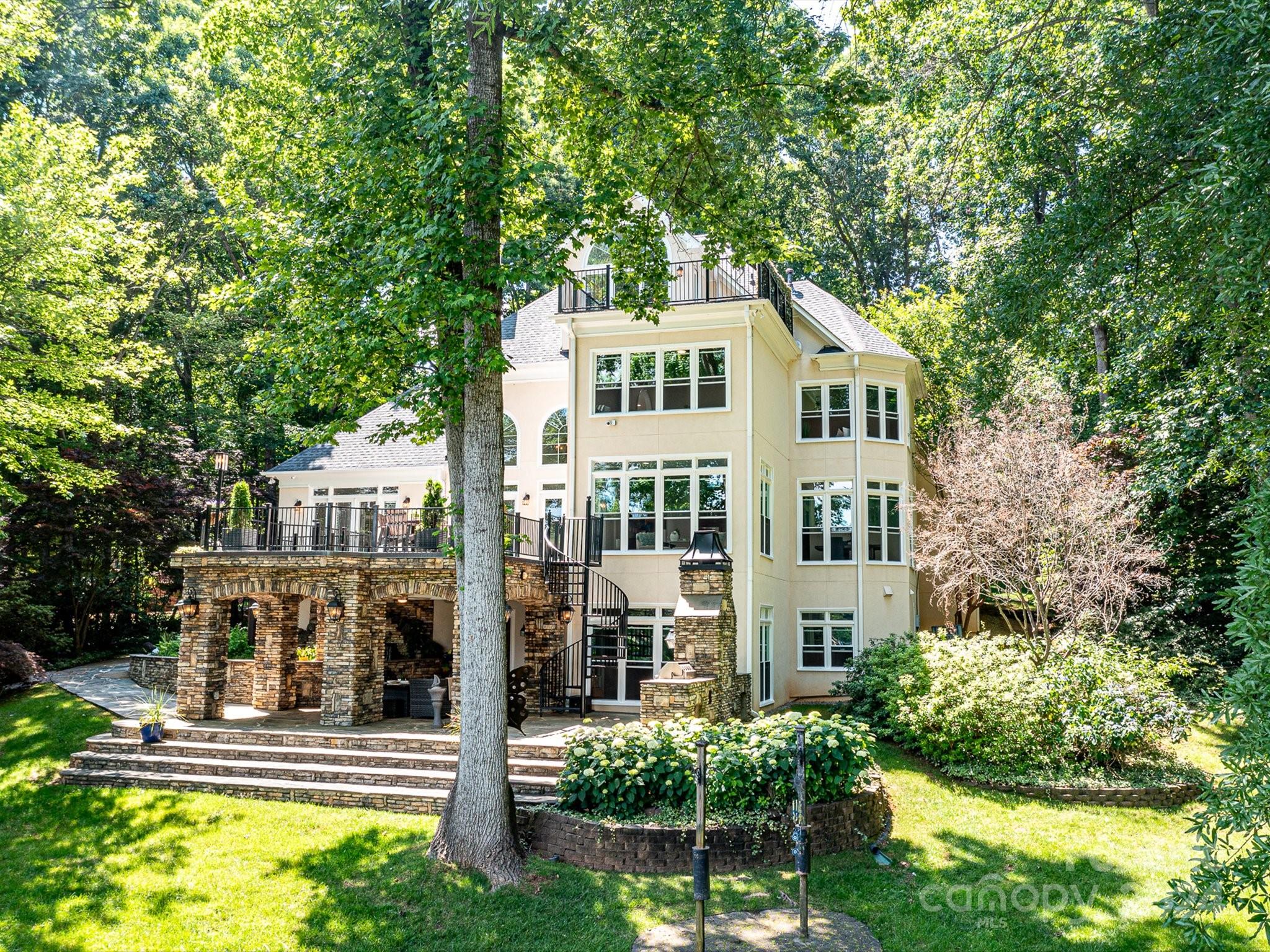 13922 Clarendon Pointe