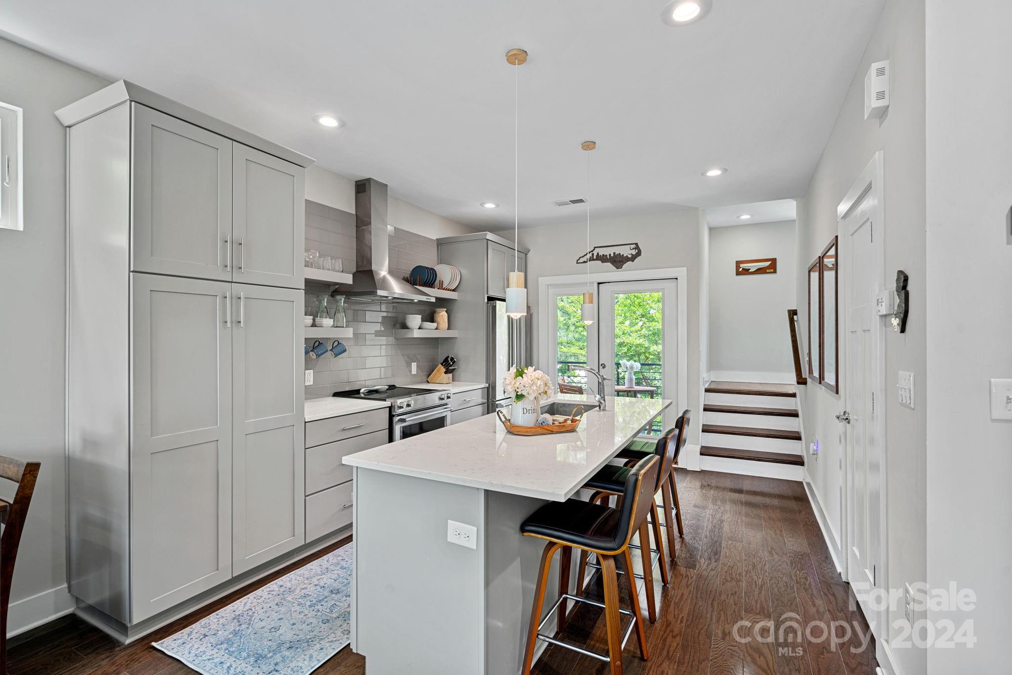 3605 Vallette Court