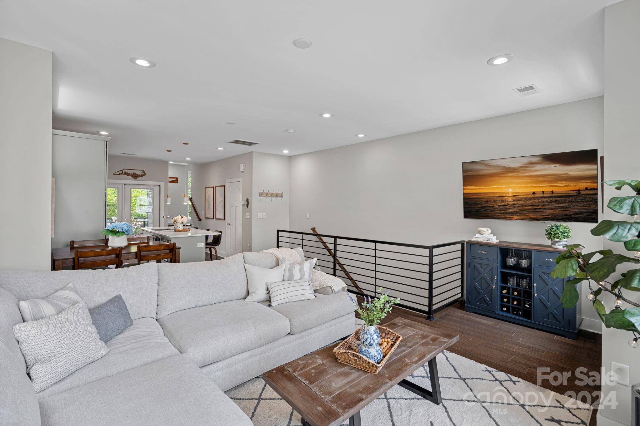 3605 Vallette Court