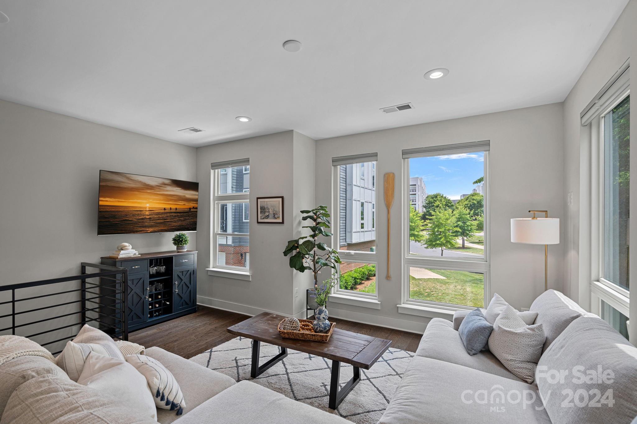 3605 Vallette Court