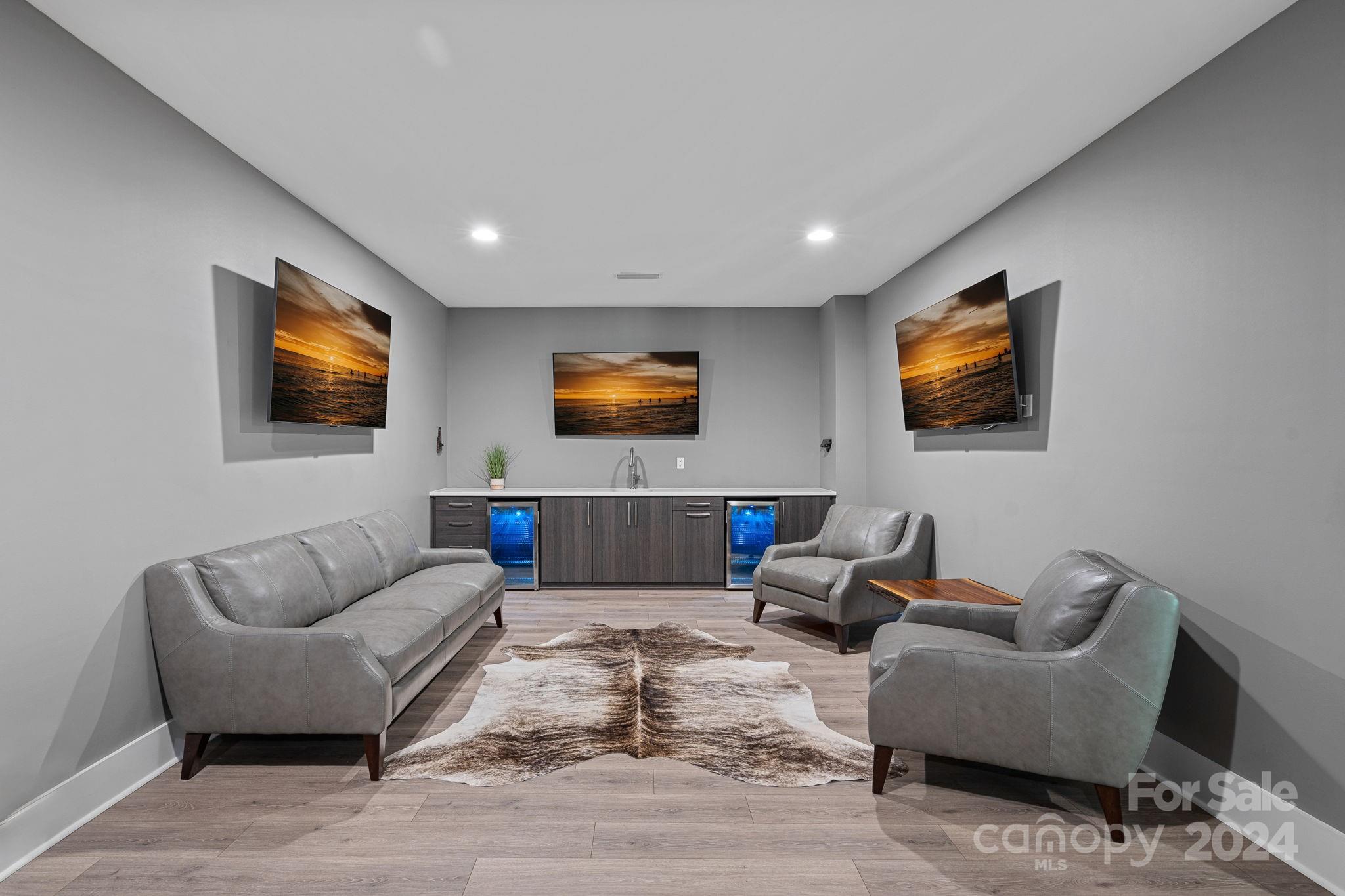 123 Farm Knoll Way