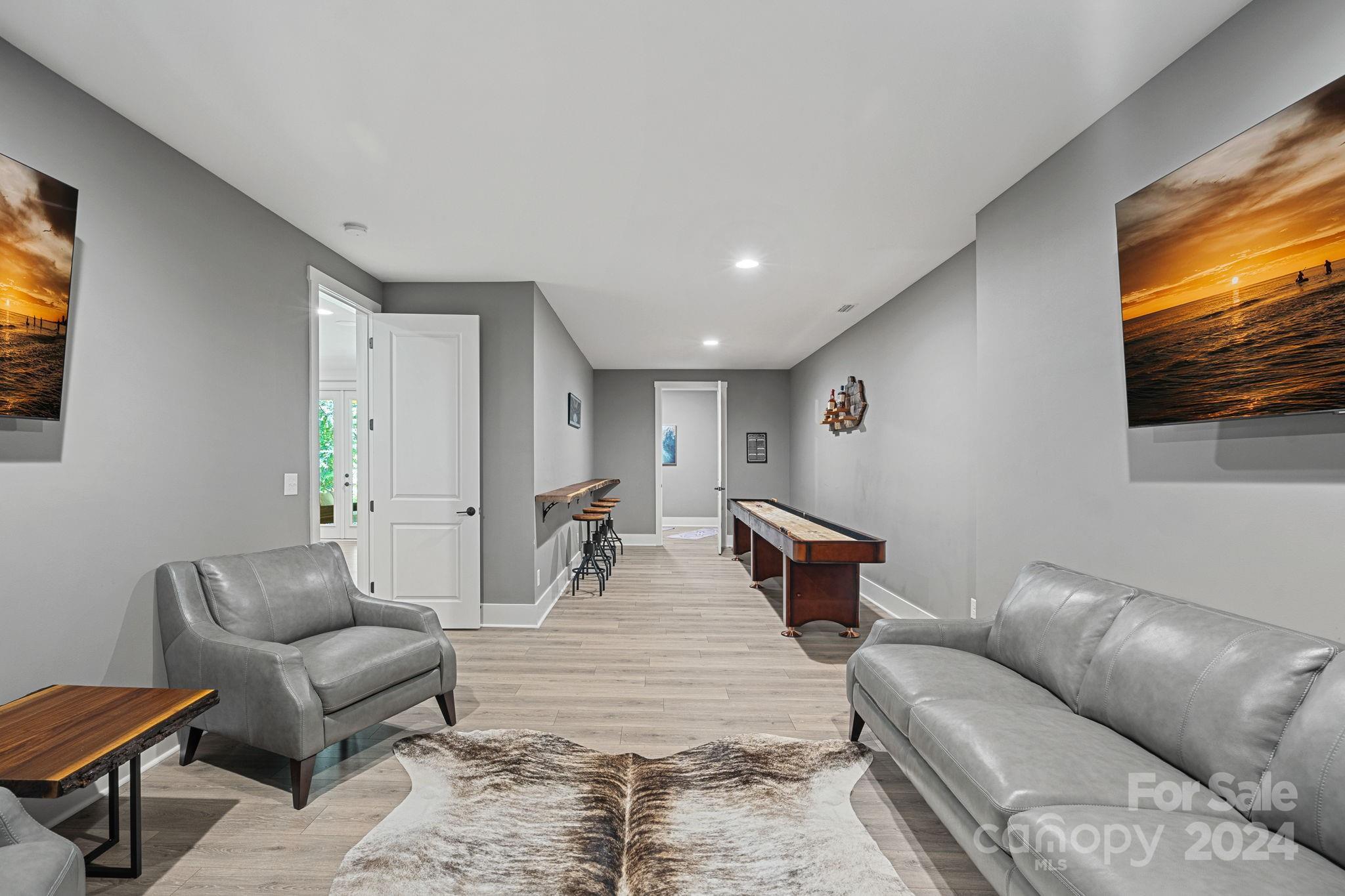 123 Farm Knoll Way