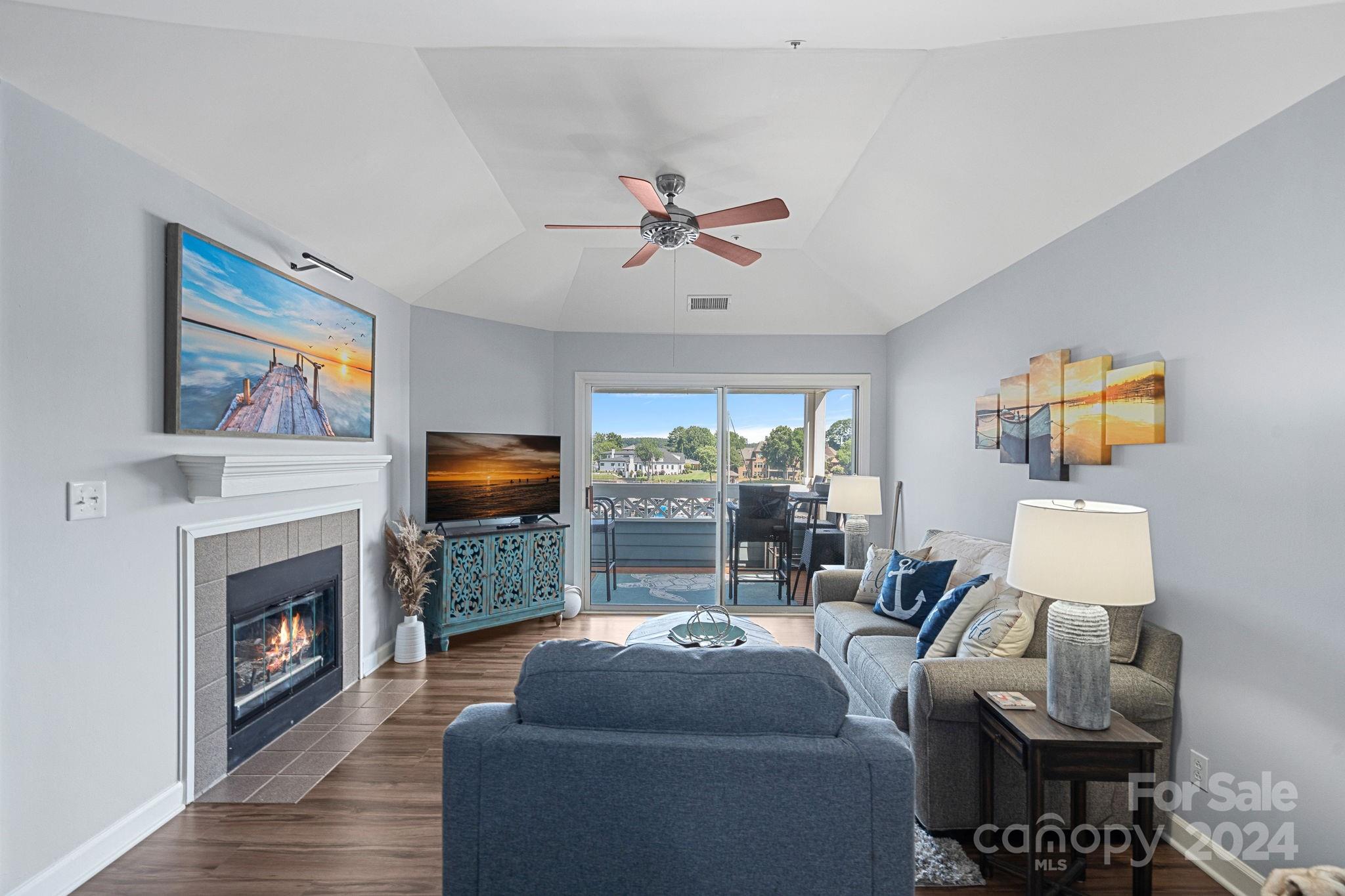 18773 Vineyard Point Lane Unit: 15