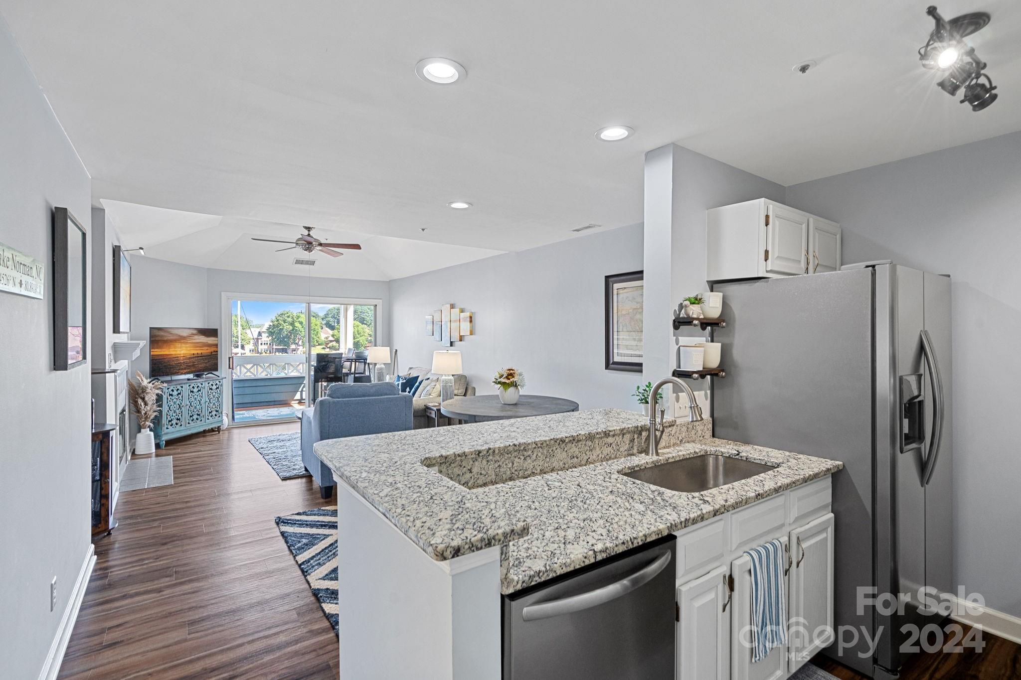 18773 Vineyard Point Lane Unit: 15