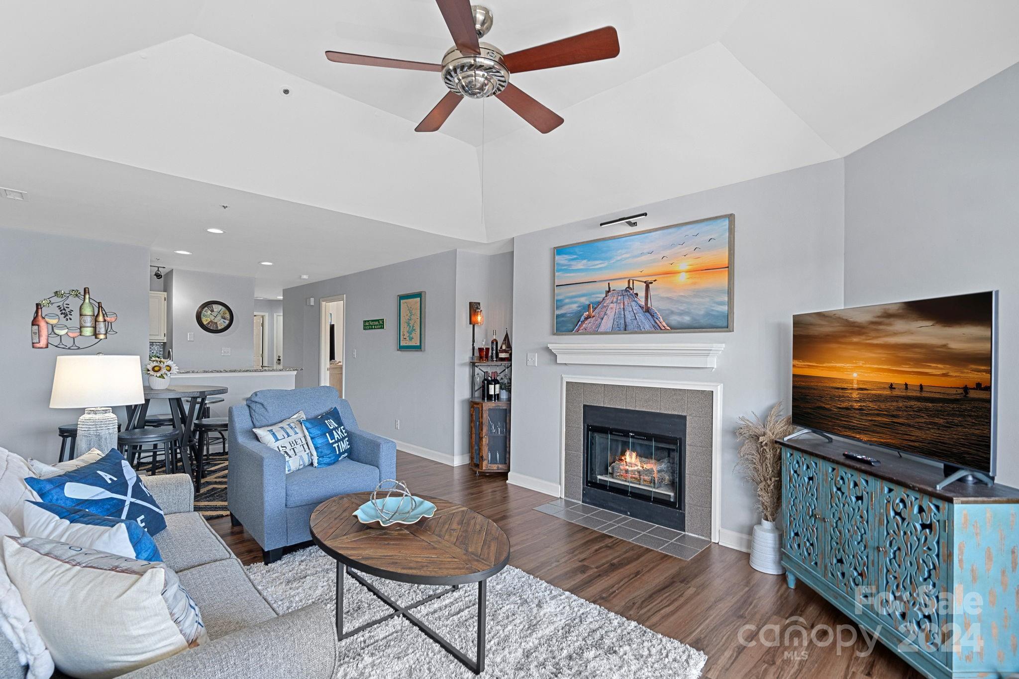 18773 Vineyard Point Lane Unit: 15