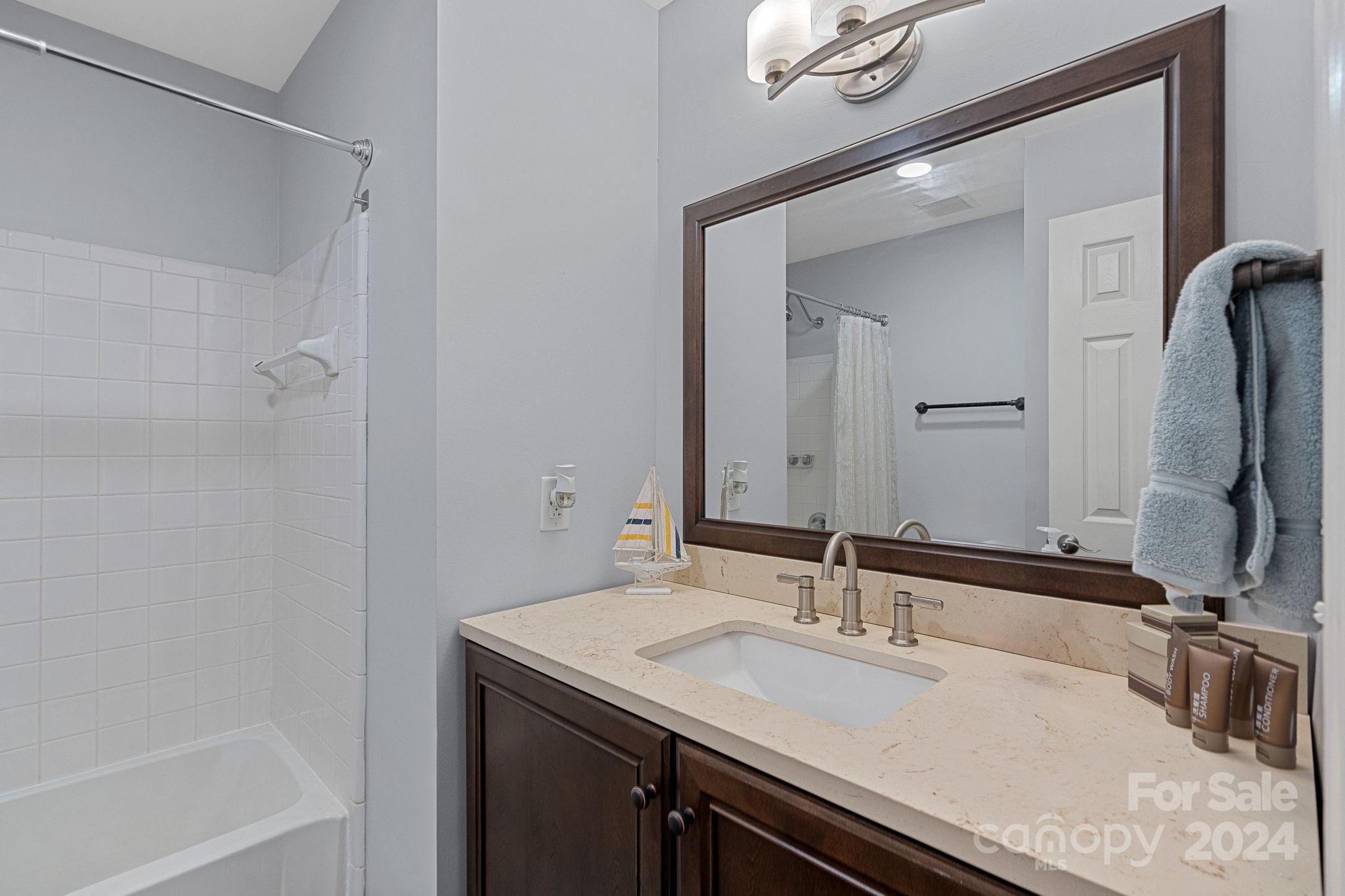 18773 Vineyard Point Lane Unit: 15