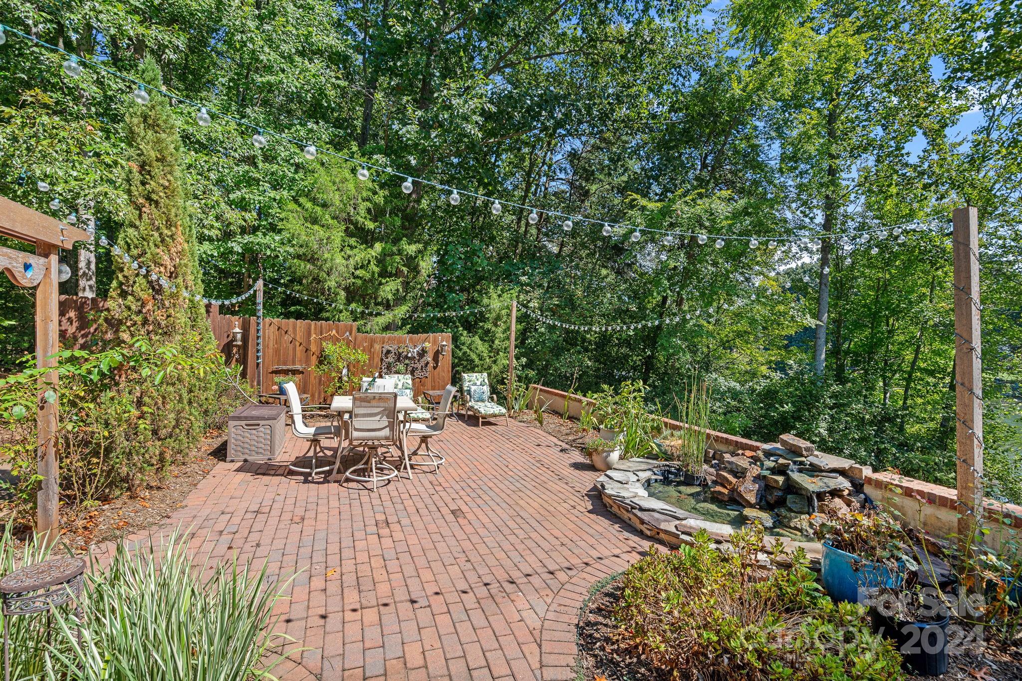 135 Pondhaven Circle