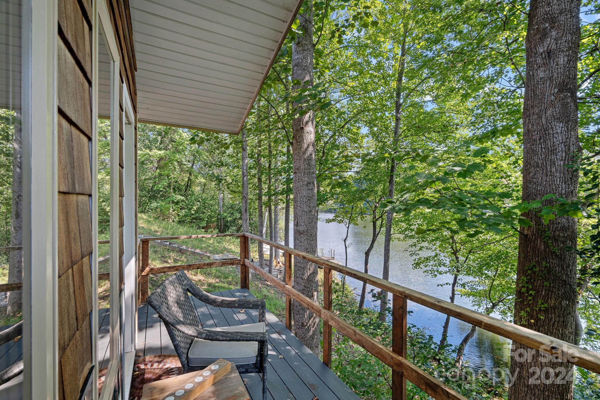 135 Pondhaven Circle