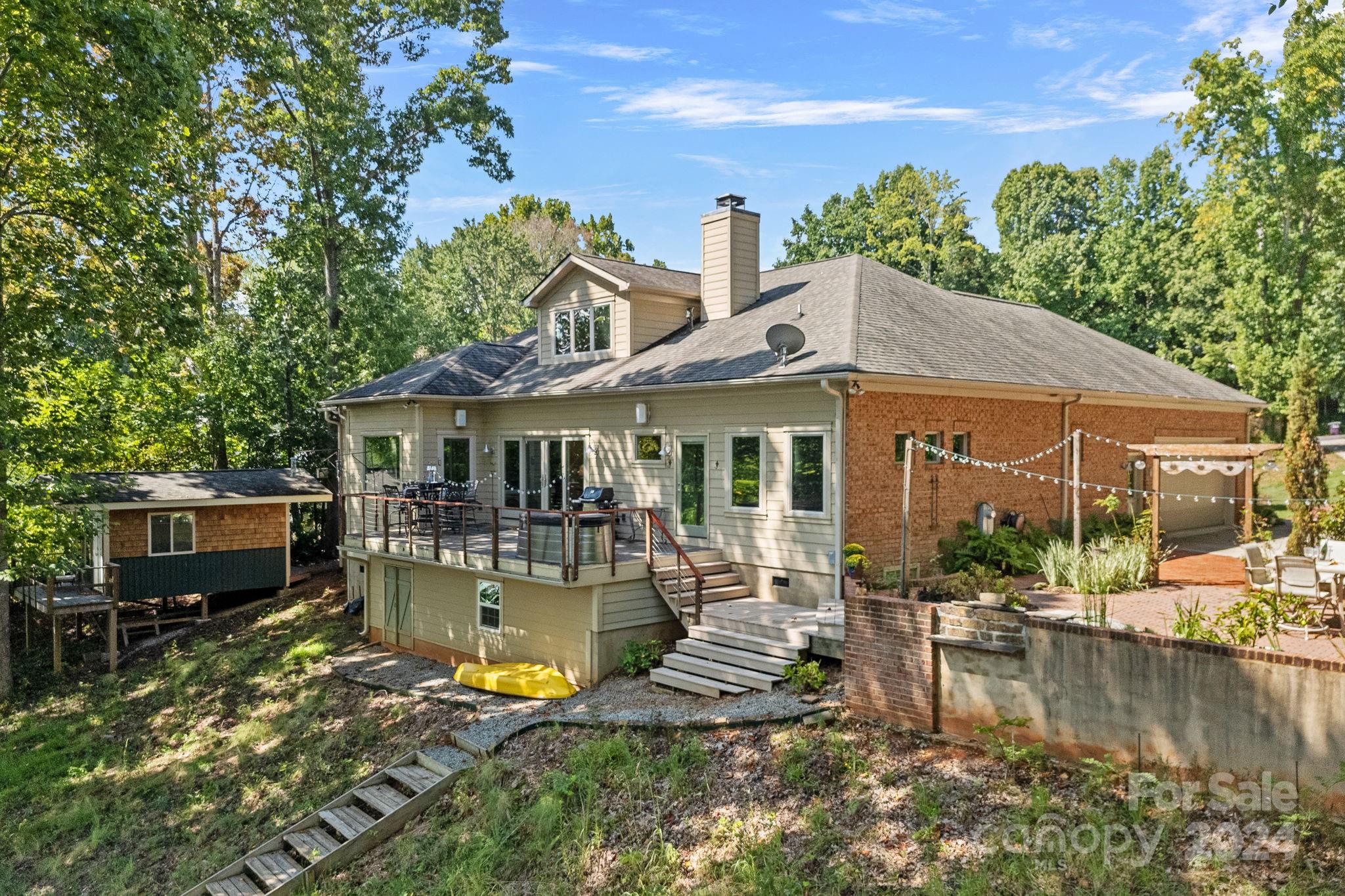 135 Pondhaven Circle