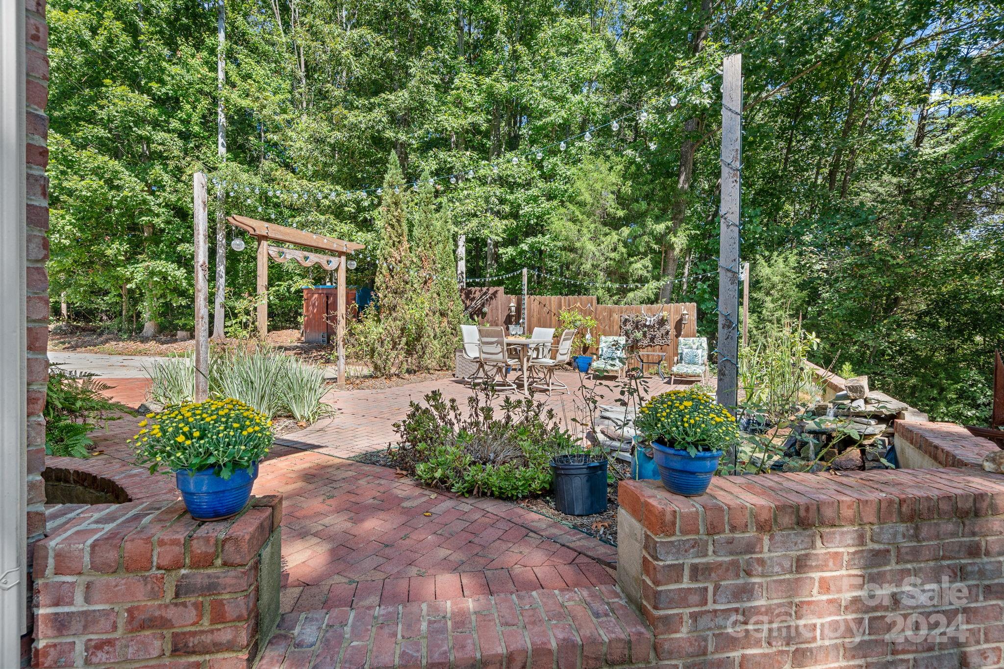 135 Pondhaven Circle