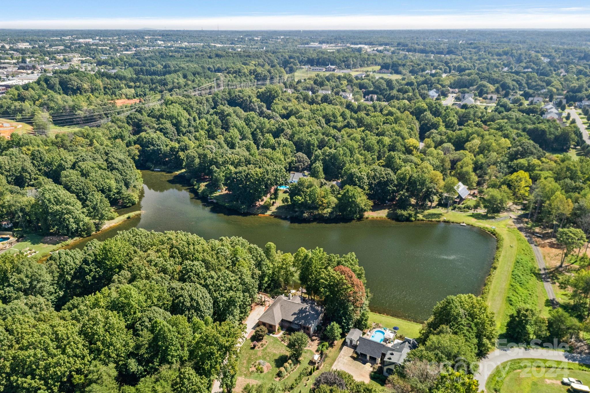 135 Pondhaven Circle