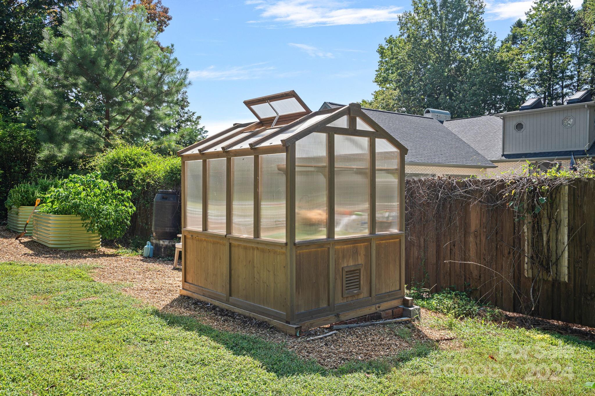 135 Pondhaven Circle