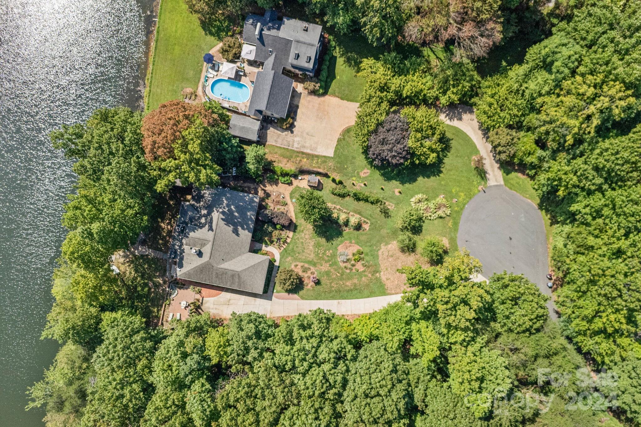 135 Pondhaven Circle