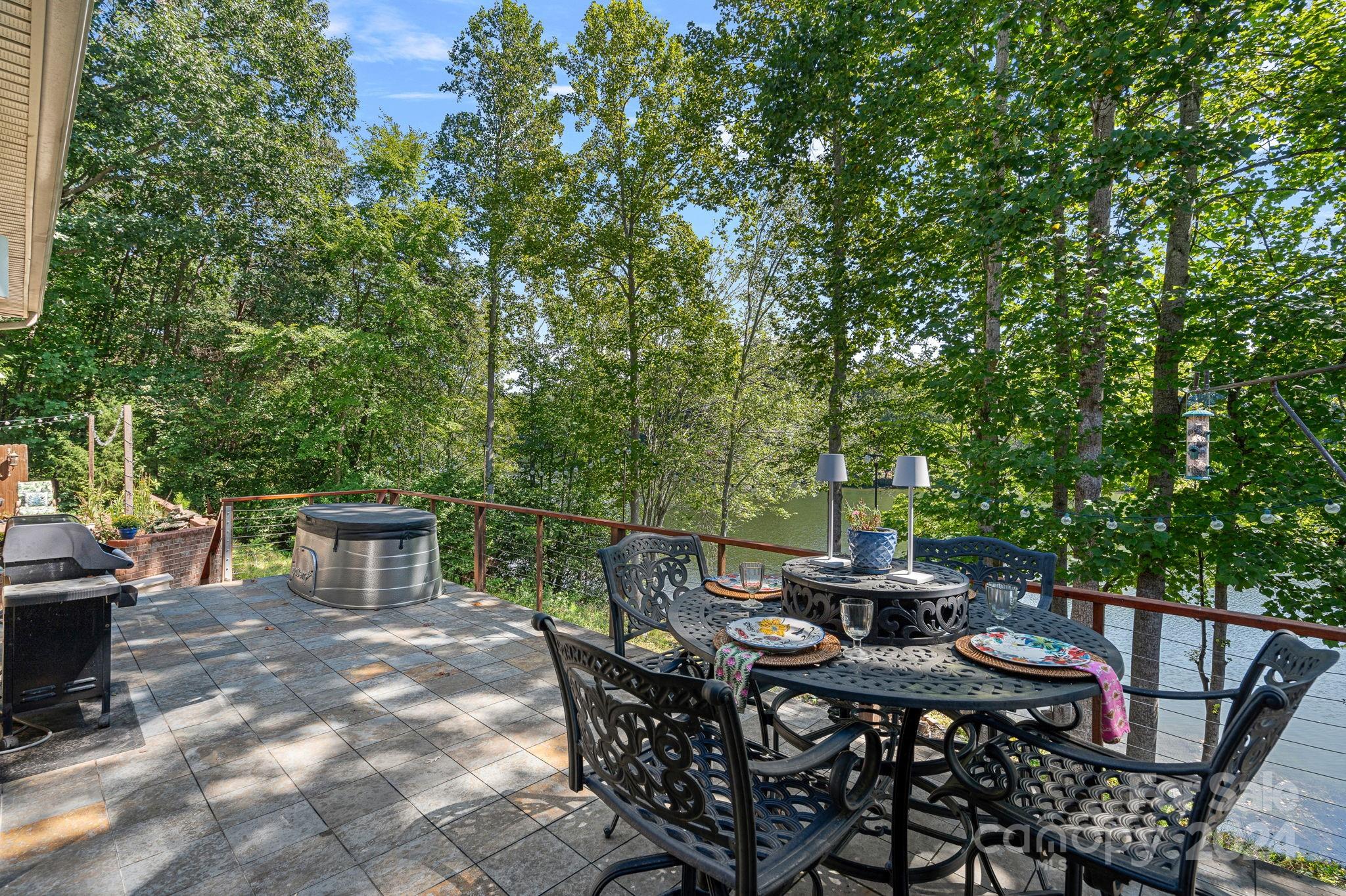 135 Pondhaven Circle