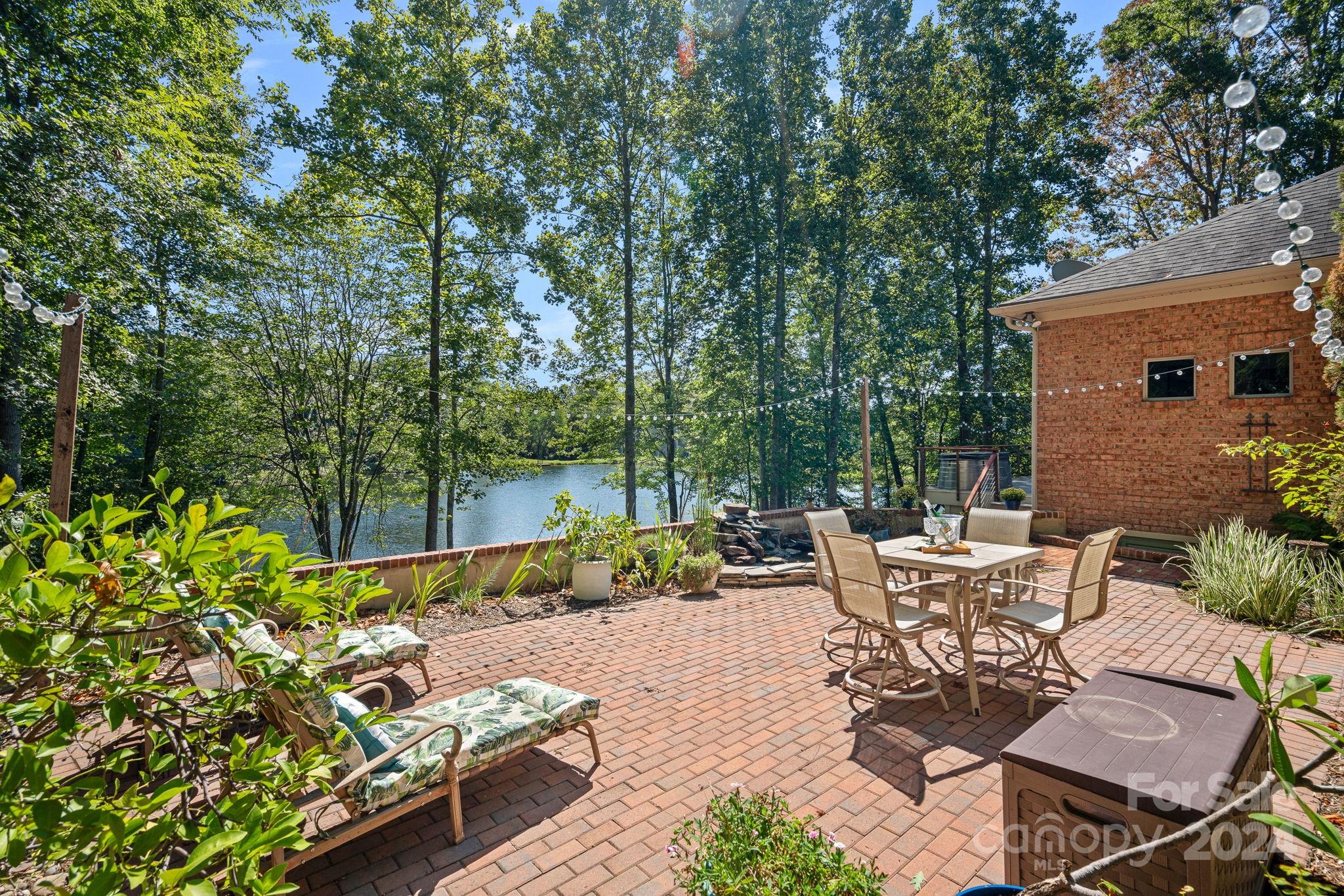 135 Pondhaven Circle