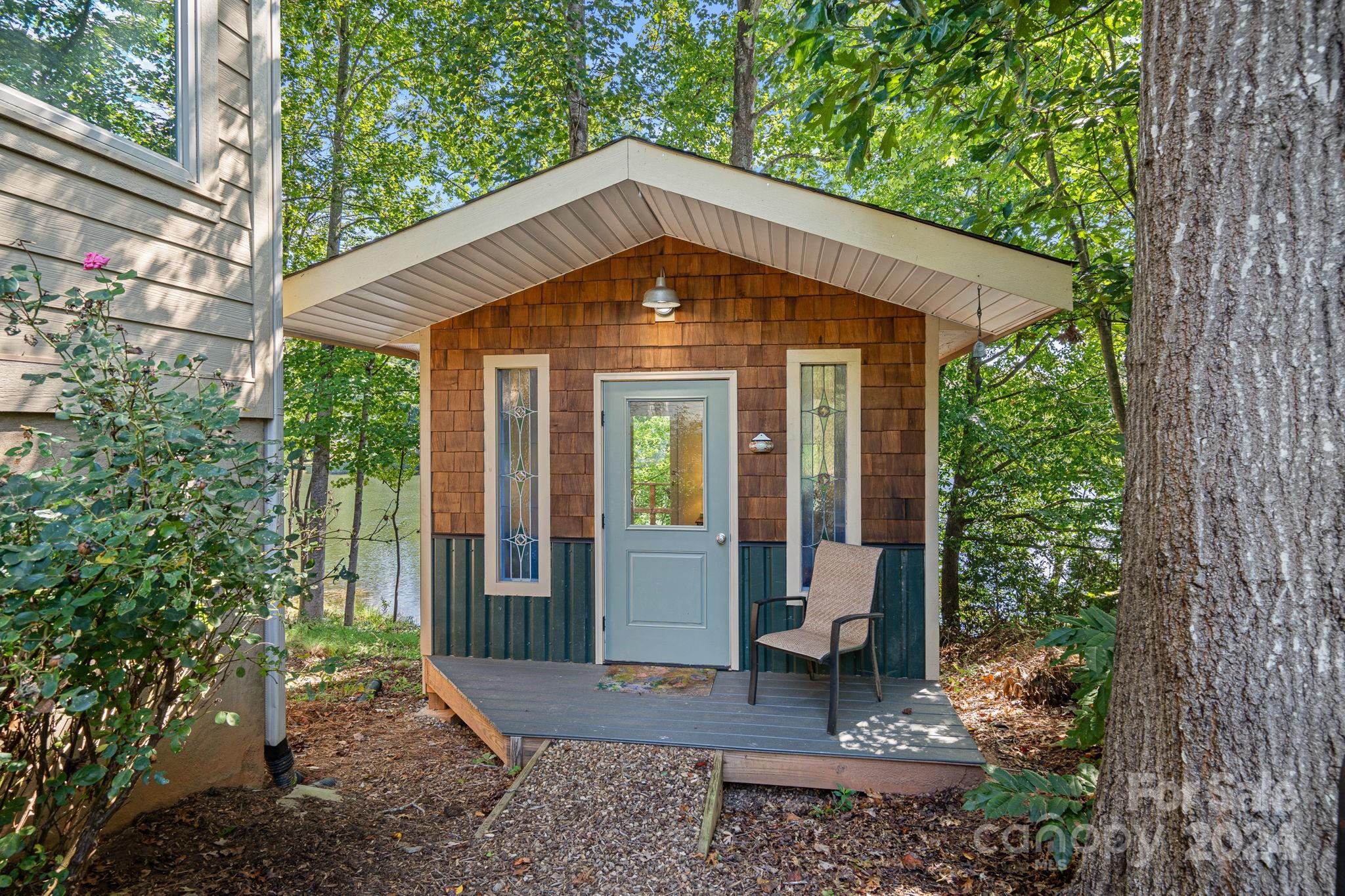 135 Pondhaven Circle