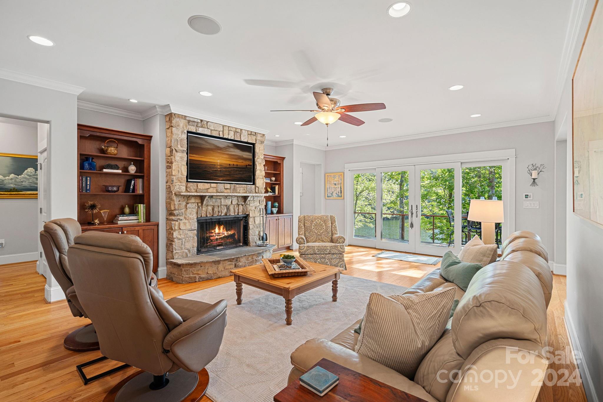135 Pondhaven Circle