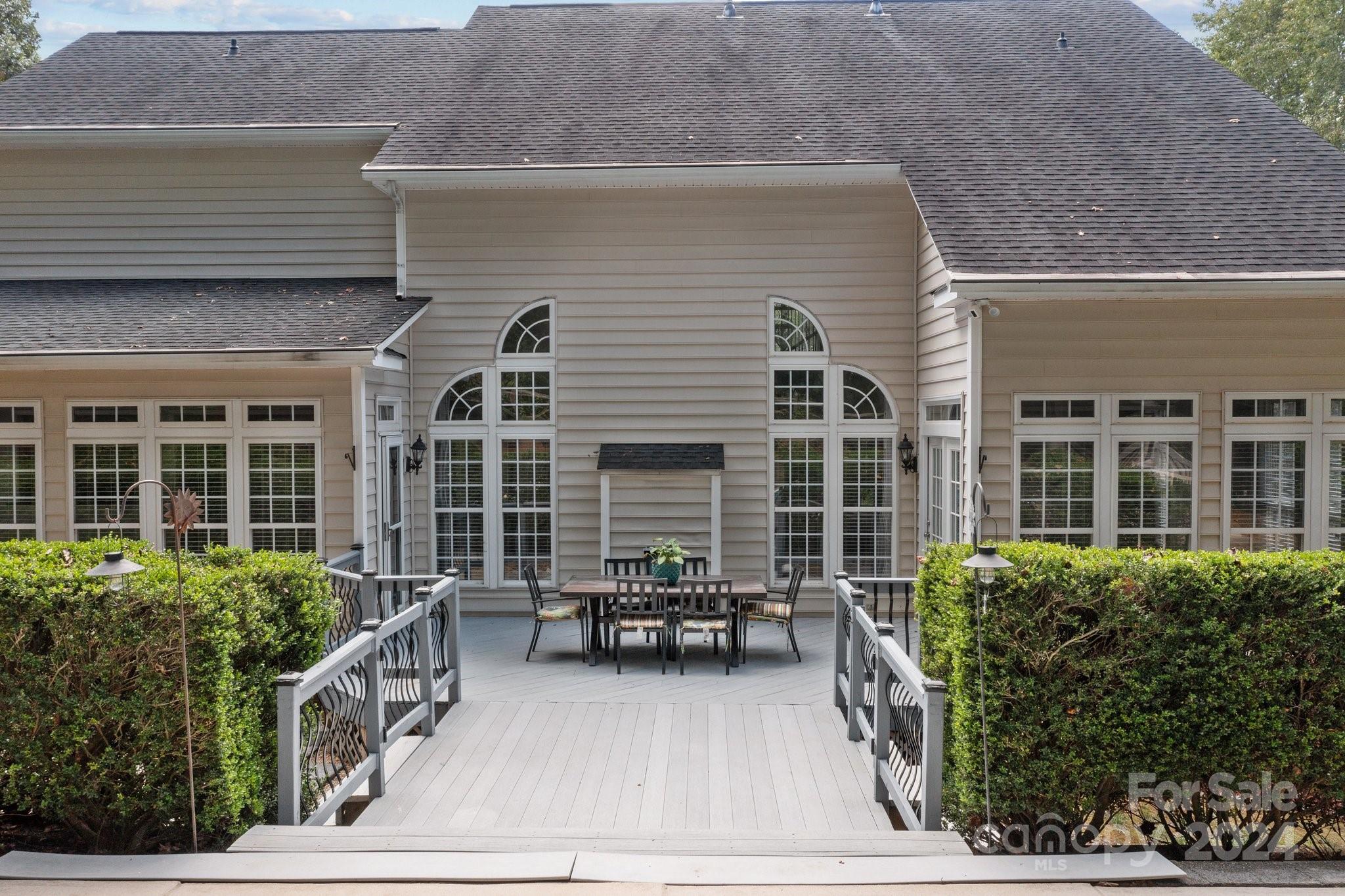 190 Montrose Drive