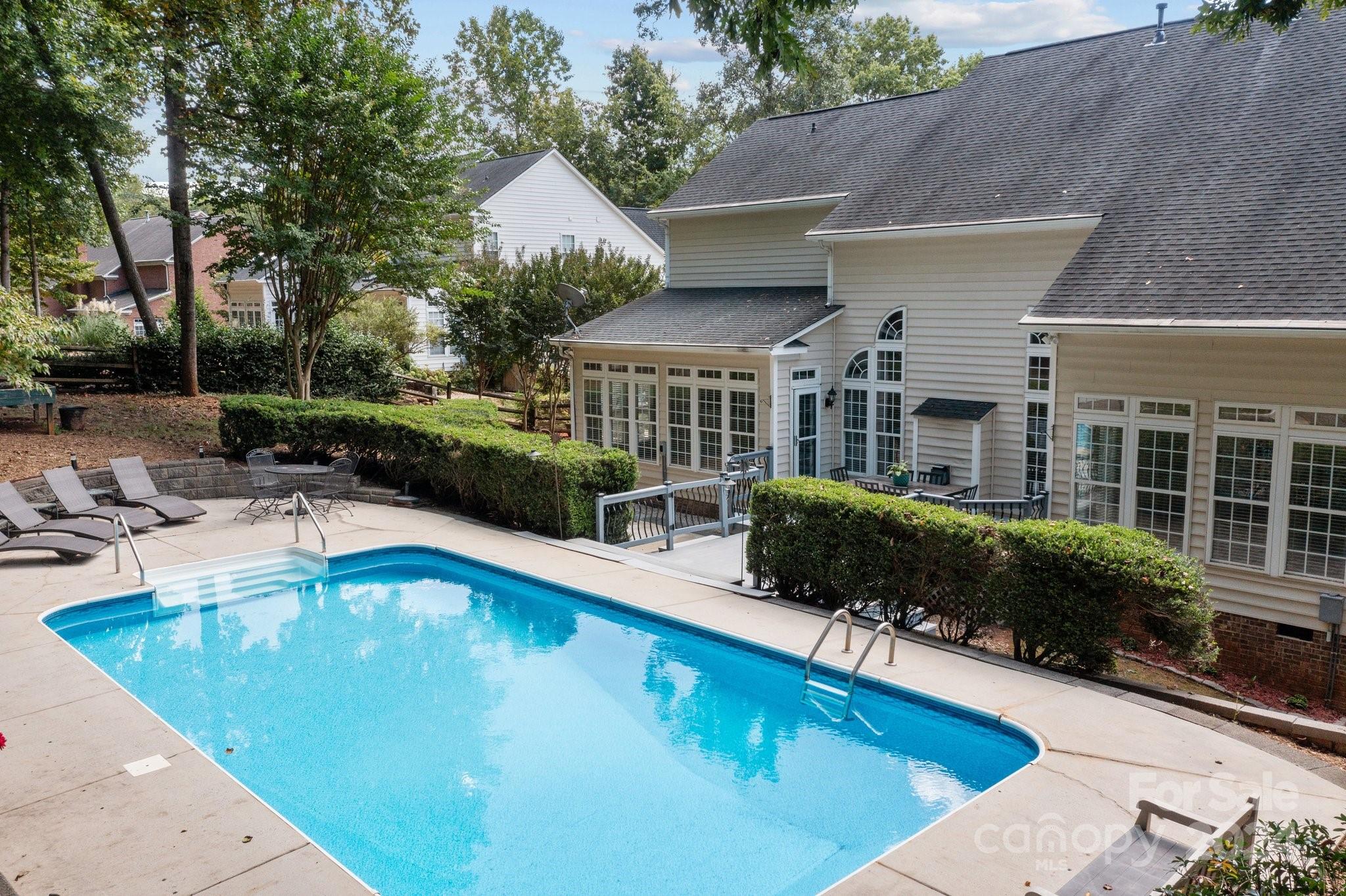 190 Montrose Drive